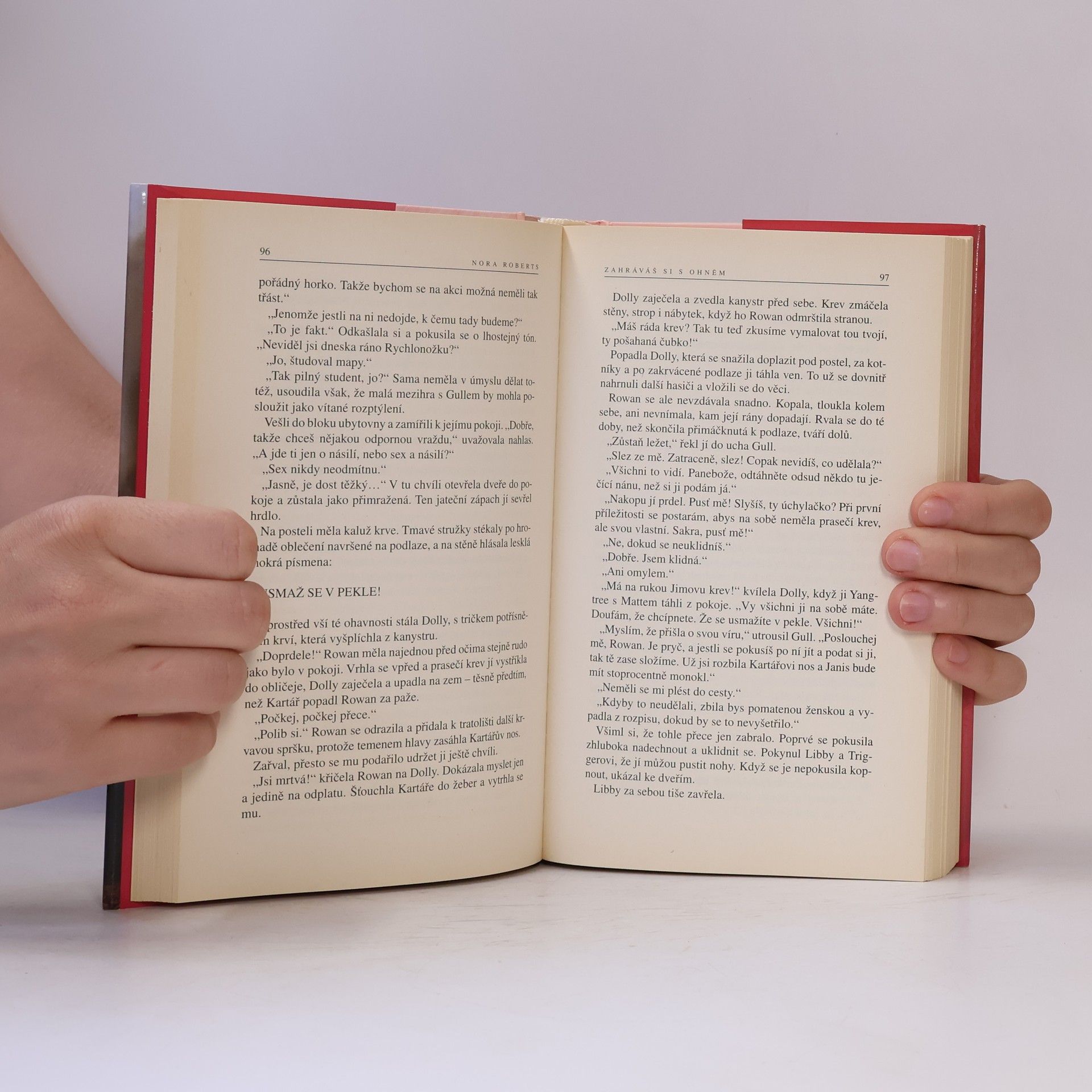 Nora Roberts Zahráváš si s ohněm