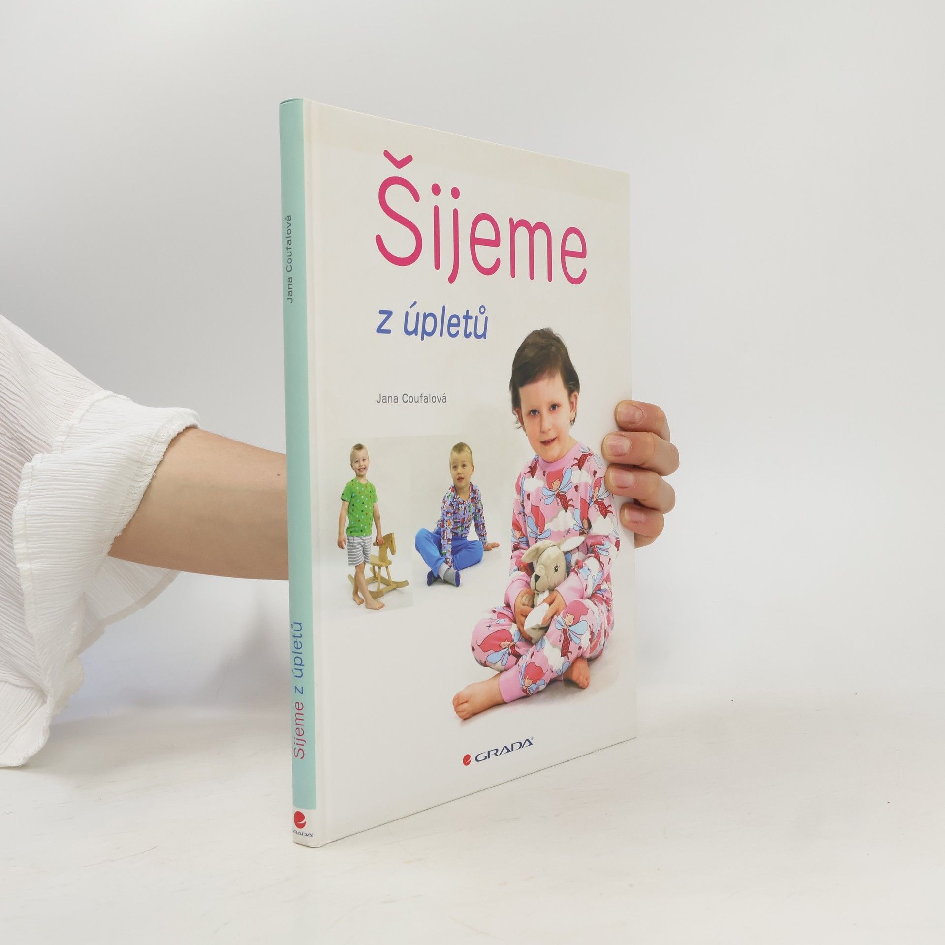 Jana Coufalová Šijeme z úpletů