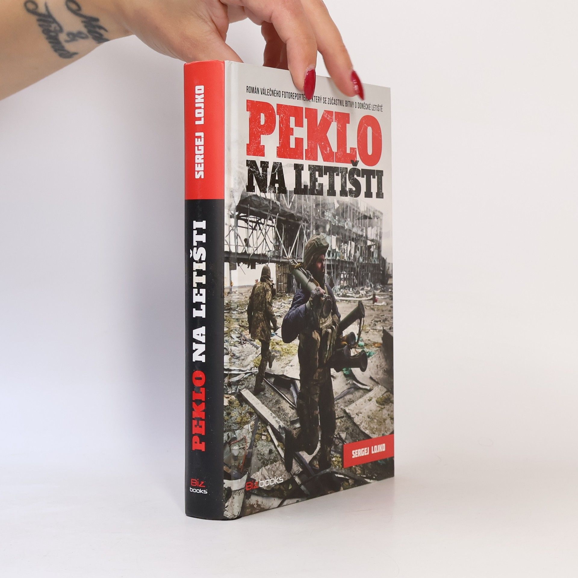 Sergej Leonidovič Lojko Peklo na letišti