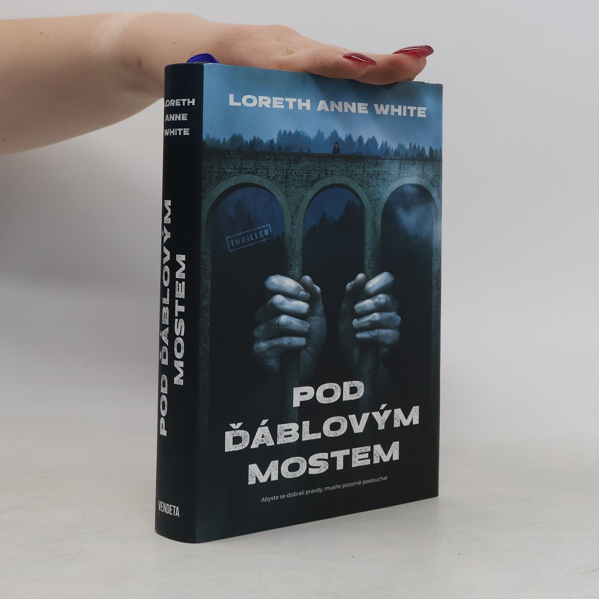Loreth Anne White Pod ďáblovým mostem