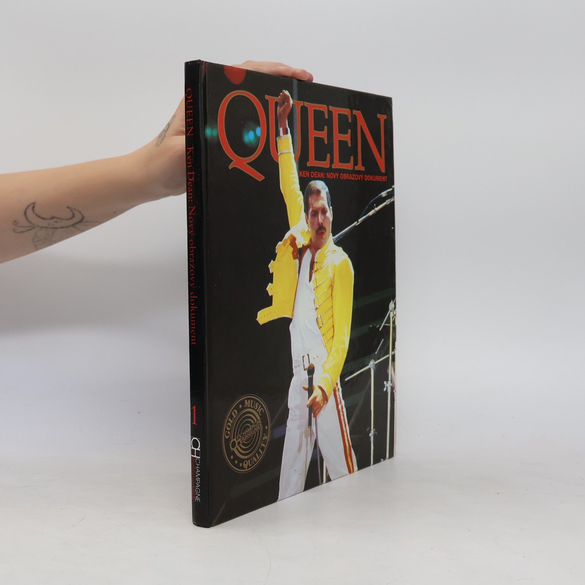 Ken Dean Queen. Nový obrazový dokument
