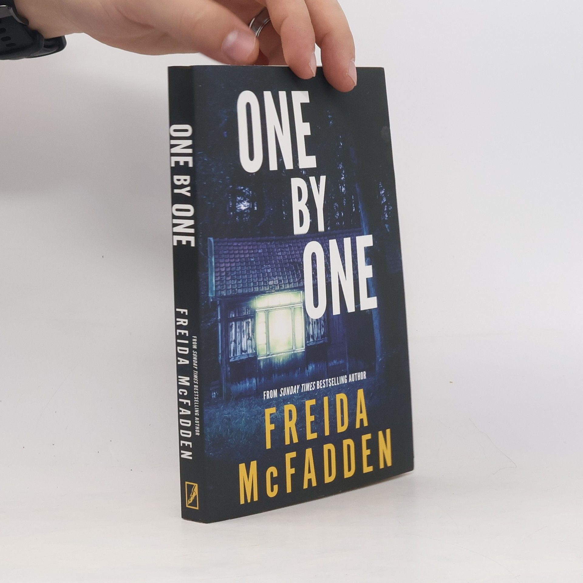 Freida McFadden One by one