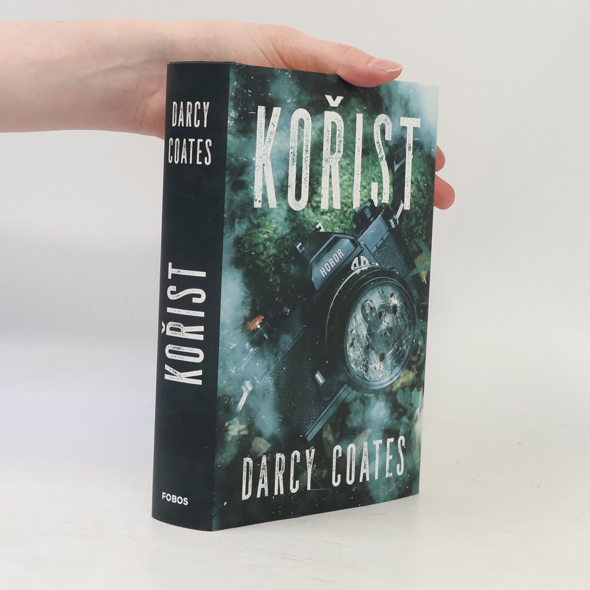 Darcy Coates Kořist