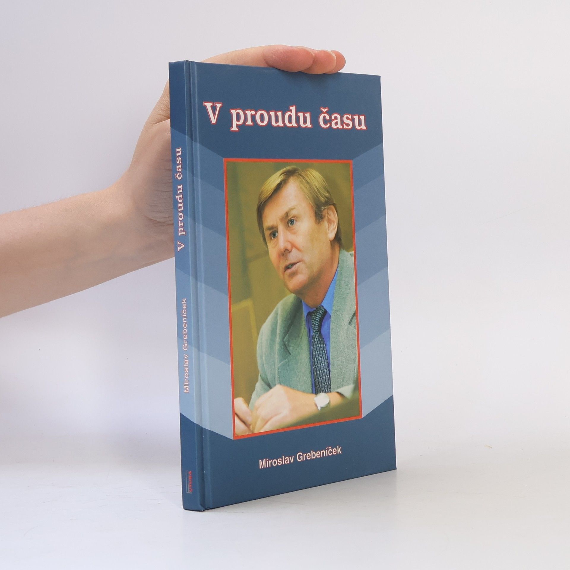 V proudu času