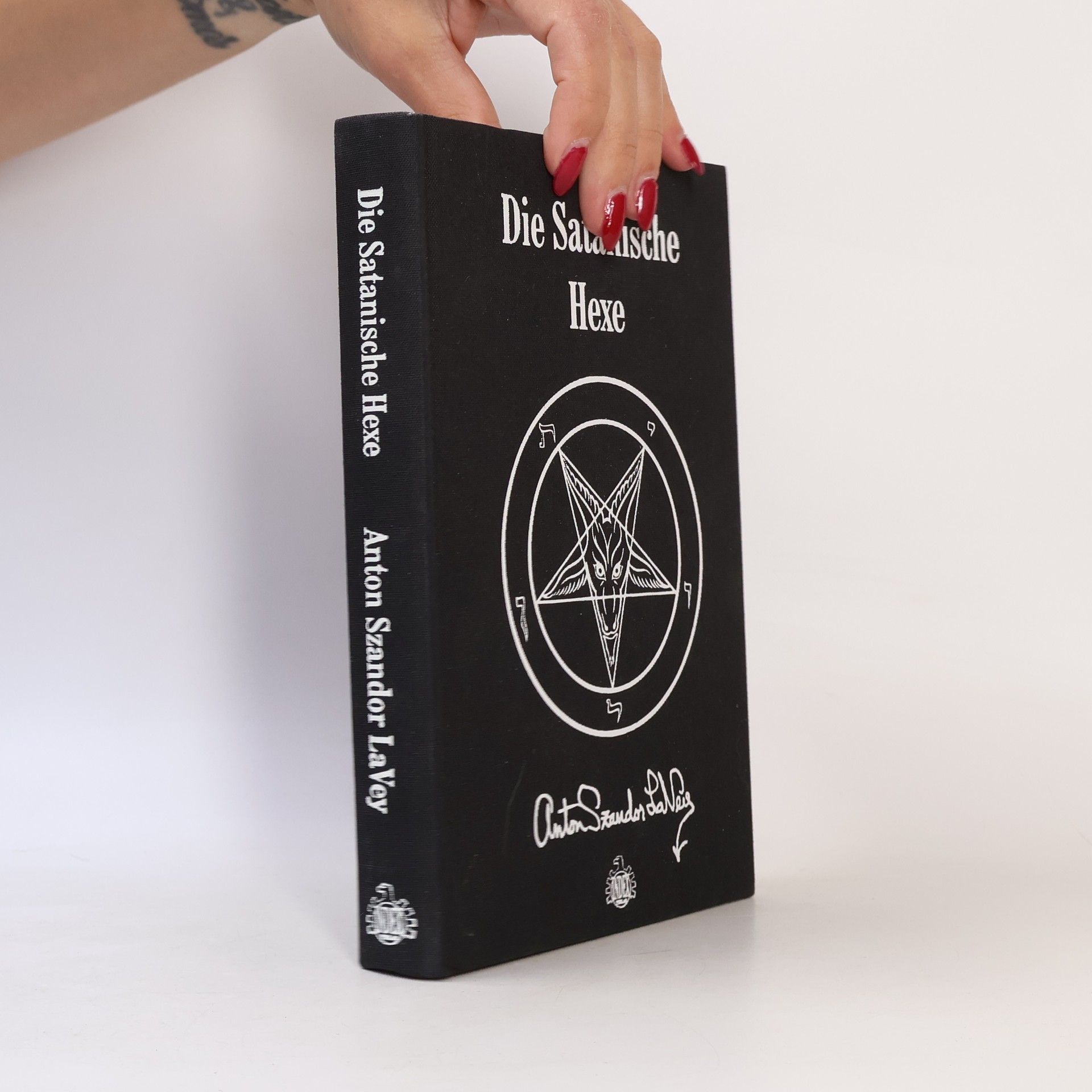 Zeena Lavay Die Satanische Hexe