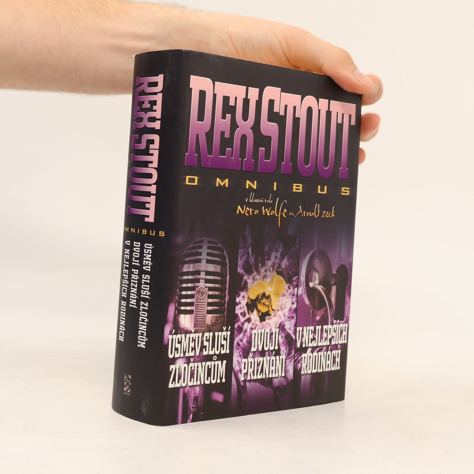 Rex Stout Úsměv sluší zločincům. Dvojí přiznání. V nejlepších rodinách.