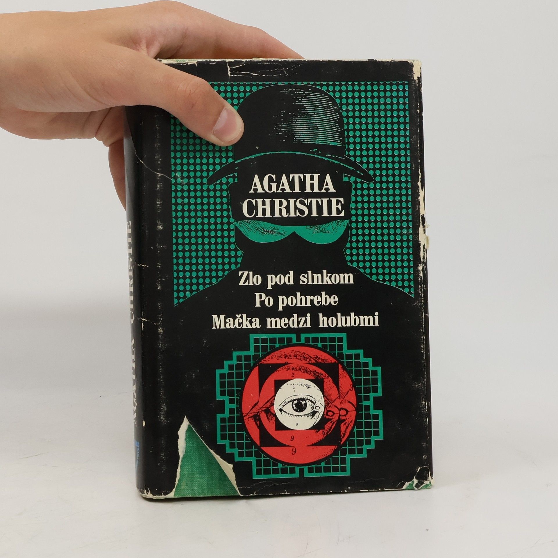 Agatha Christie Zlo pod slnkom. Po pohrebe. Mačka medzi holubmi
