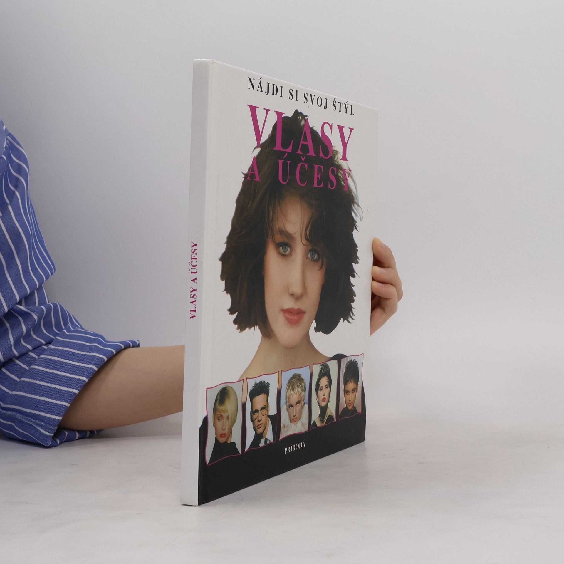 Paula Wood Vlasy a účesy