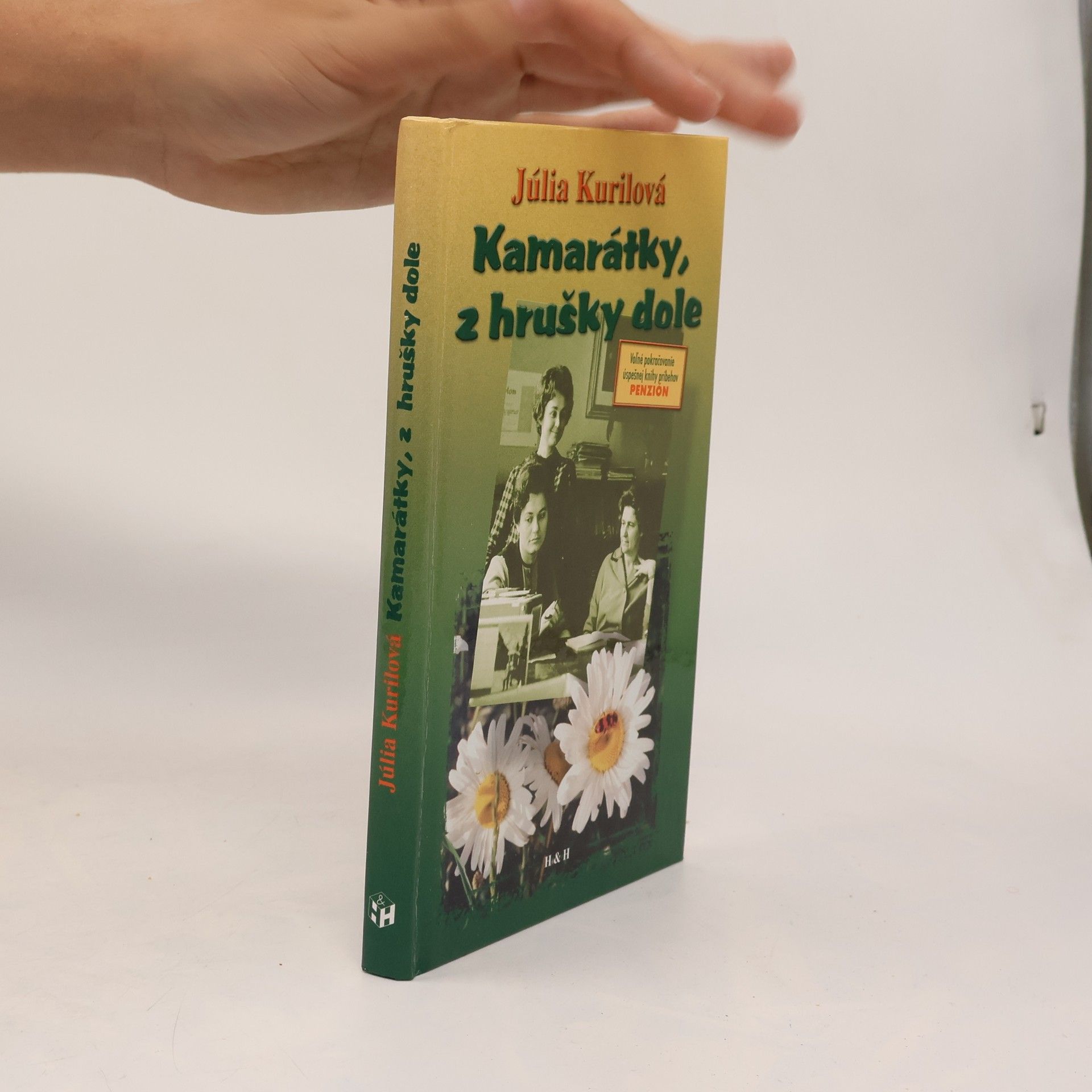 Júlia Kurilová Kamarátky, z hrušky dole