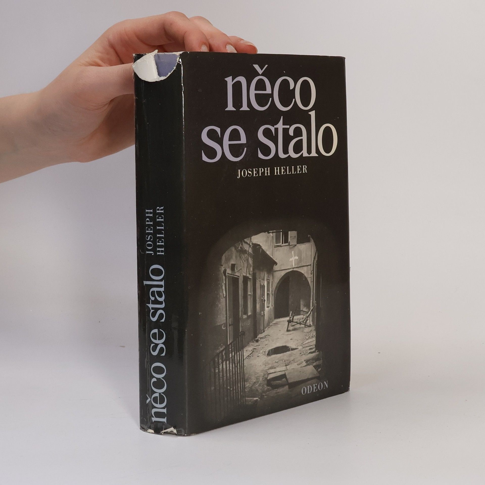 Joseph Heller Něco se stalo