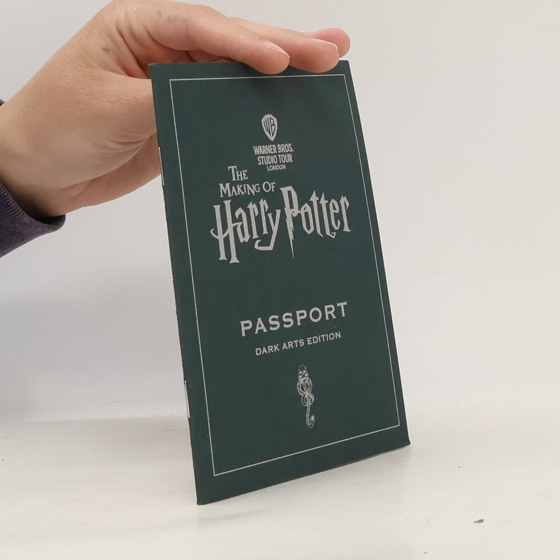 Various authors The making of Harry Potter. Passport