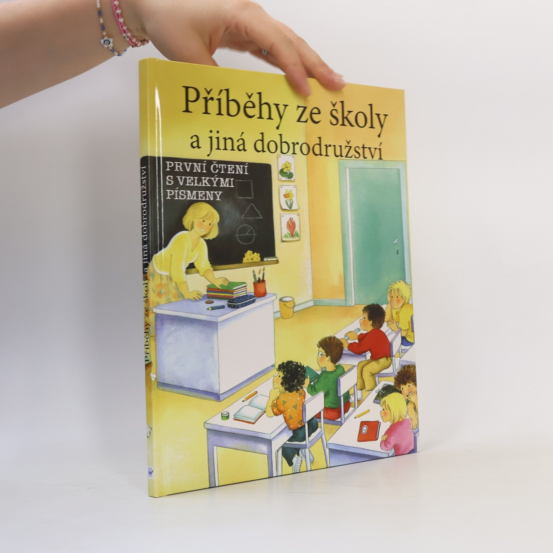 Valériane Macías Příběhy ze školy a jiná dobrodružství. První čtení s velkými písmeny