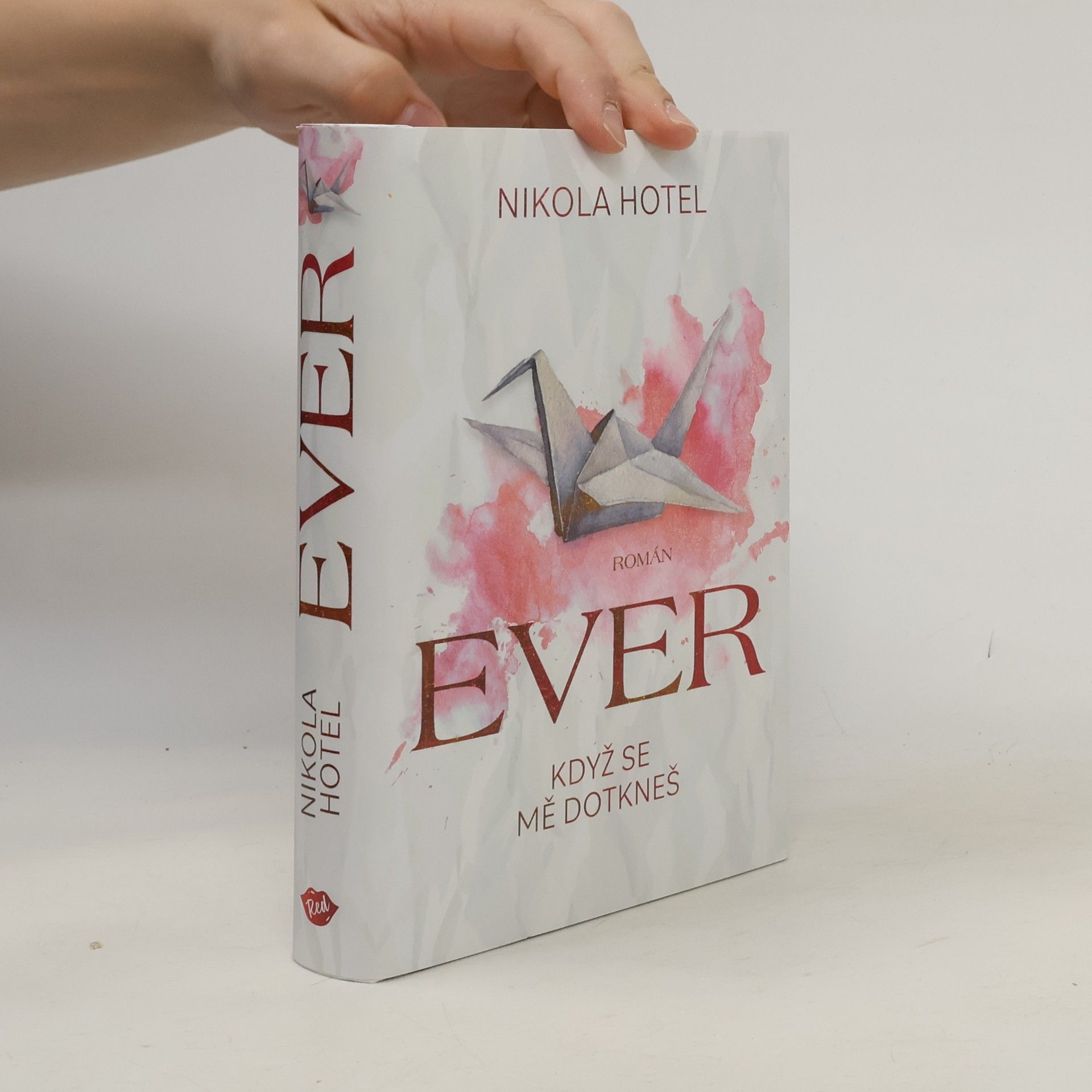 Nikola Hotel Ever : když se mě dotkneš