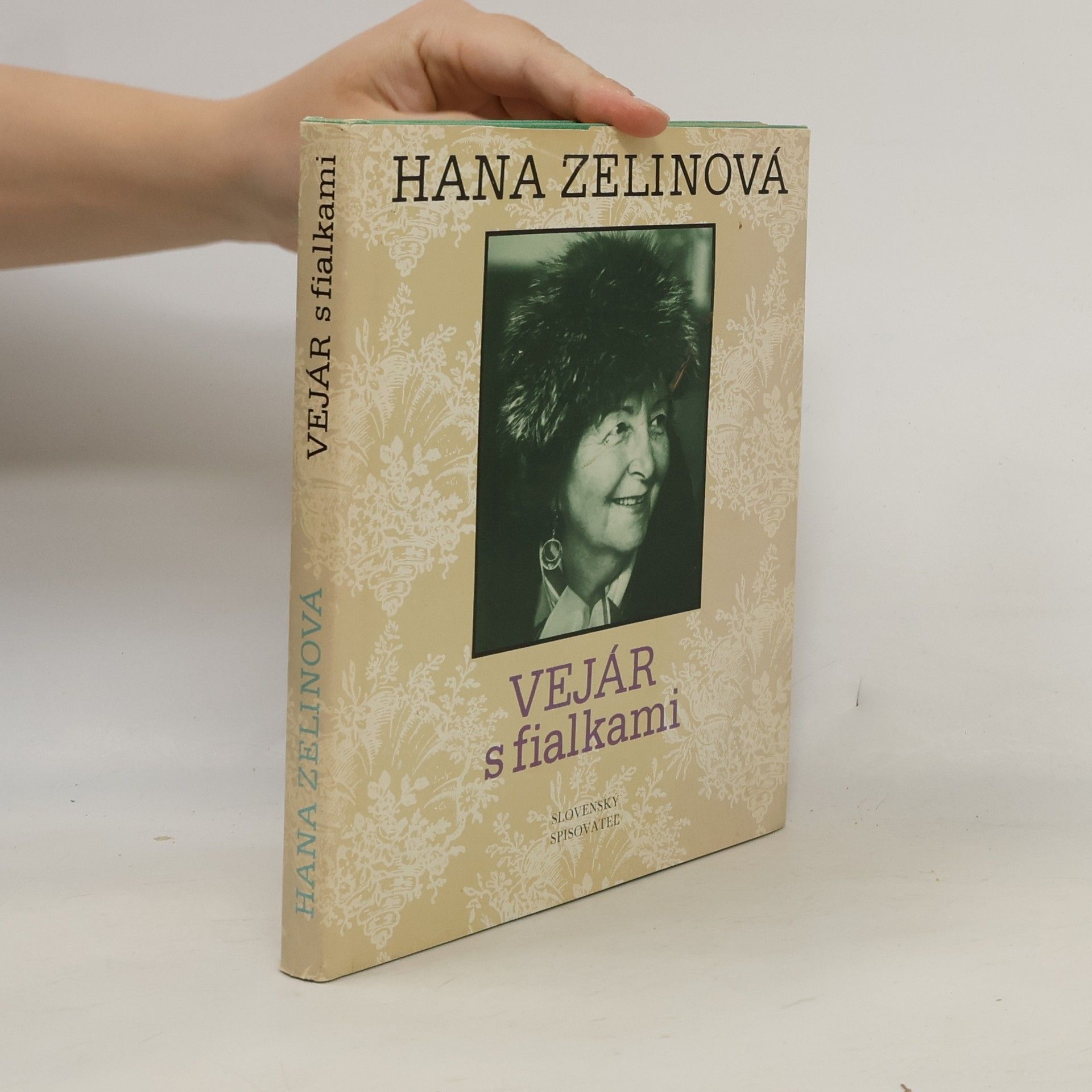 Hana Zelinová Vejár s fialkami