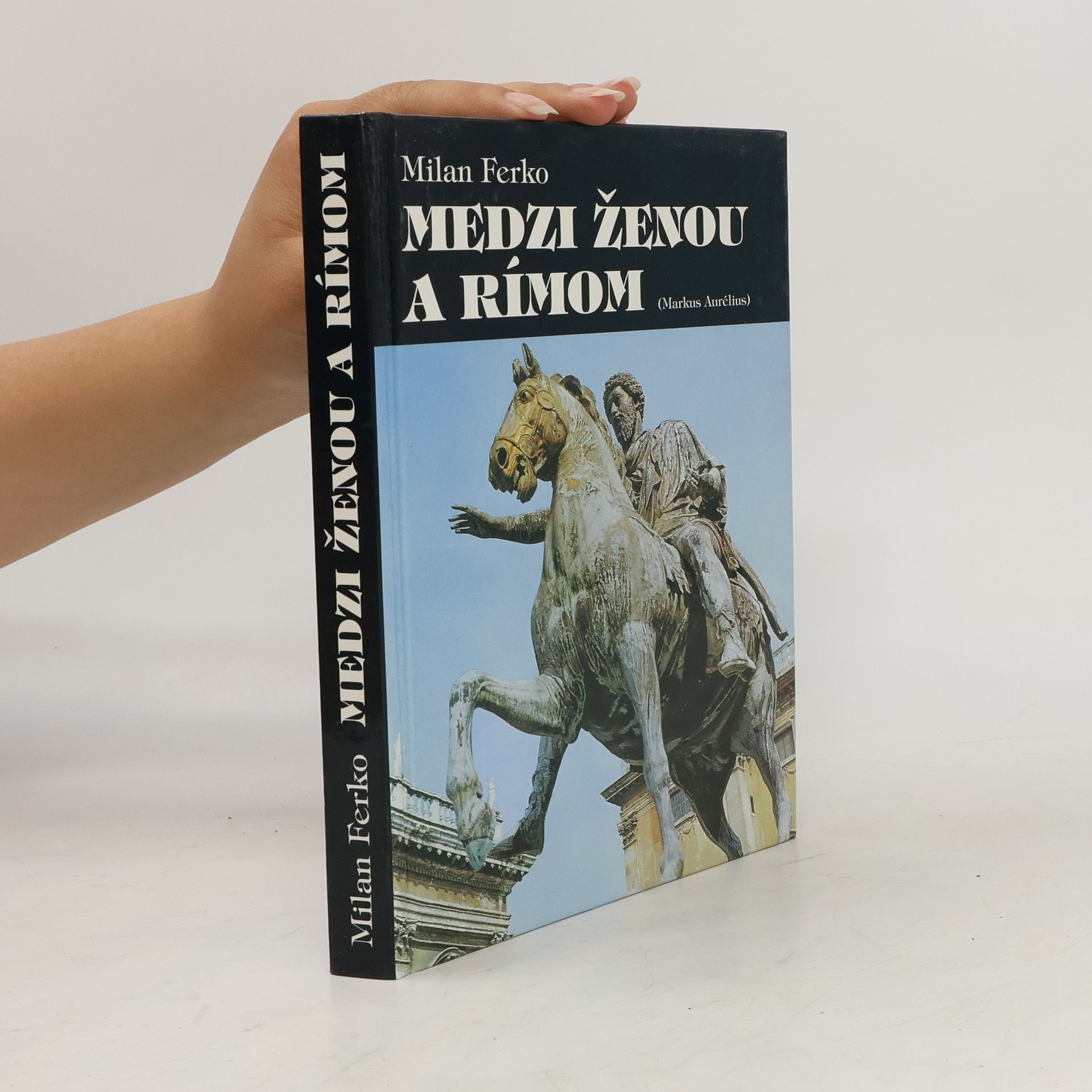 Medzi ženou a Rímom