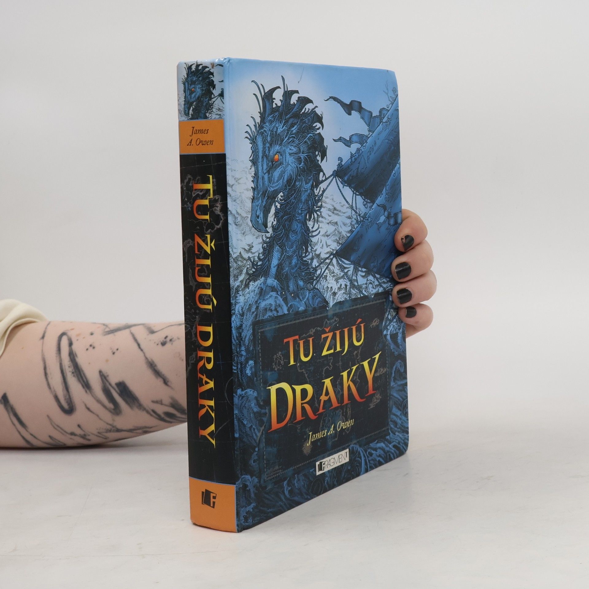 James A. Owen Tu žijú draky