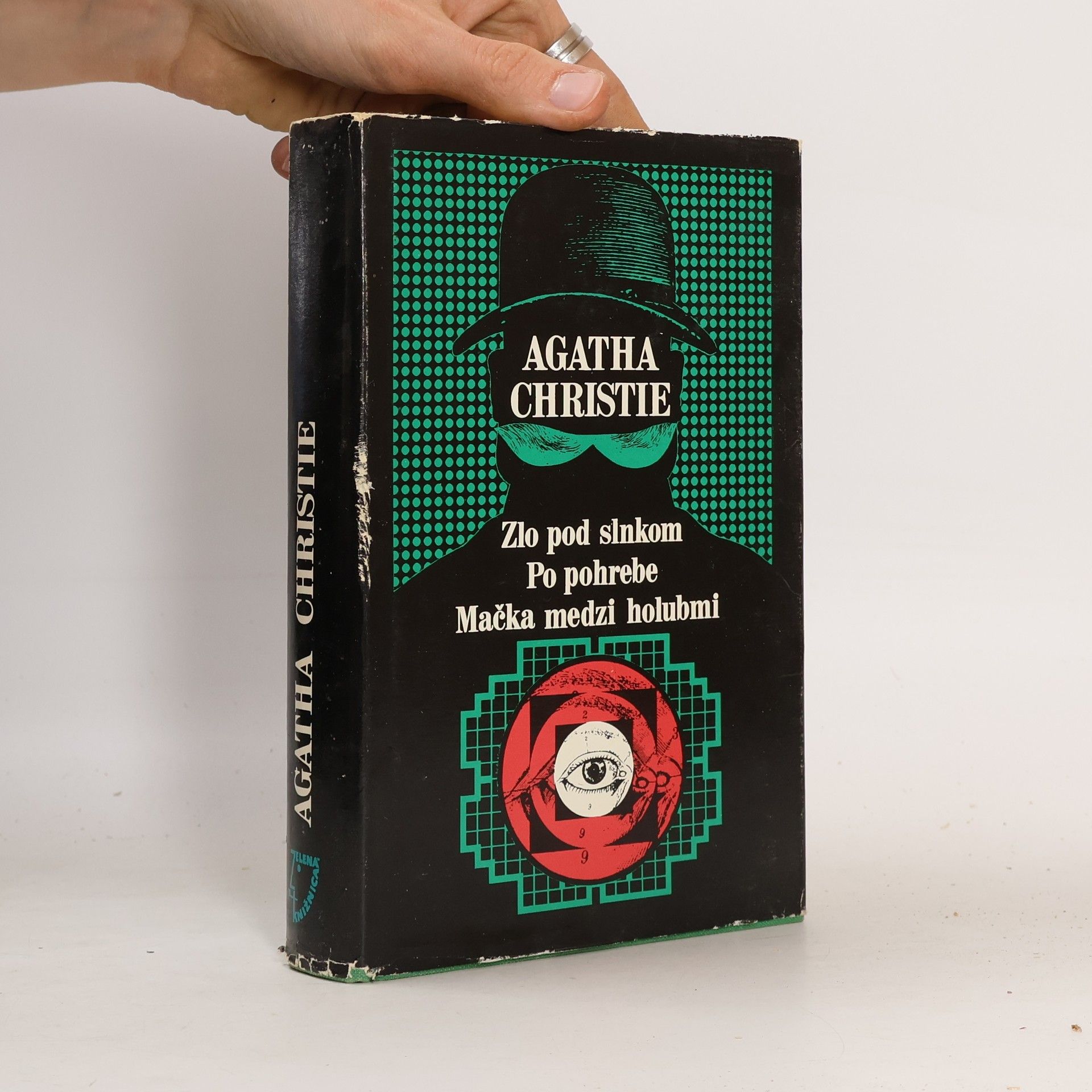 Agatha Christie Zlo pod slnkom. Po pohrebe. Mačka medzi holubmi