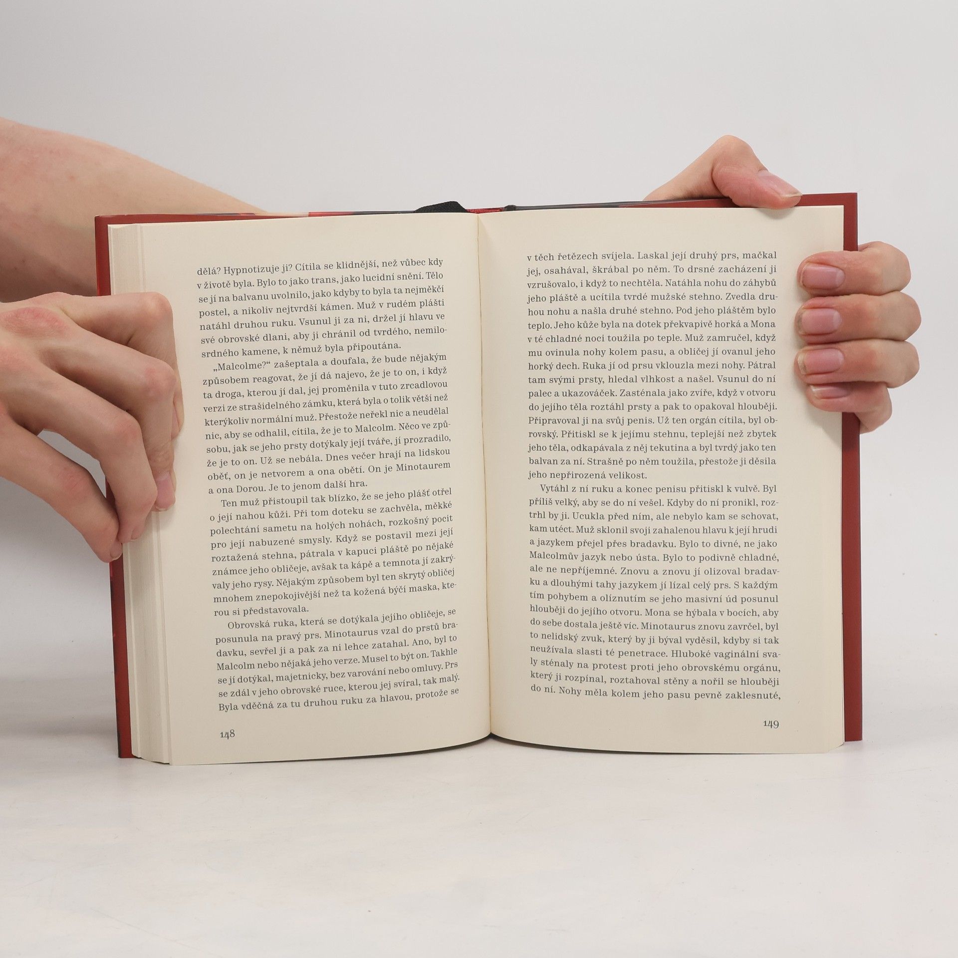 Tiffany Reisz Rudá galerie