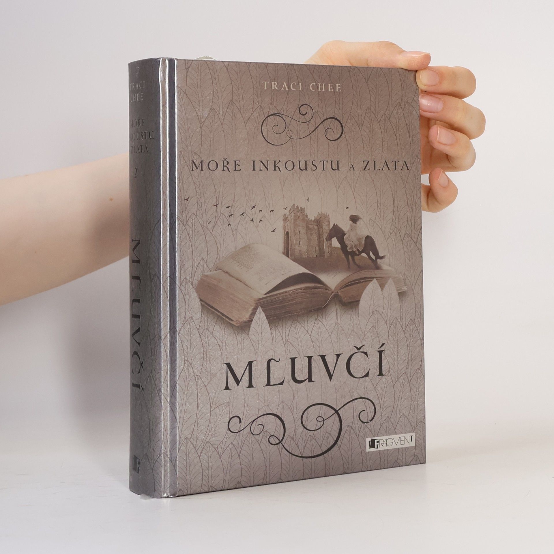 Traci Chee Mluvčí