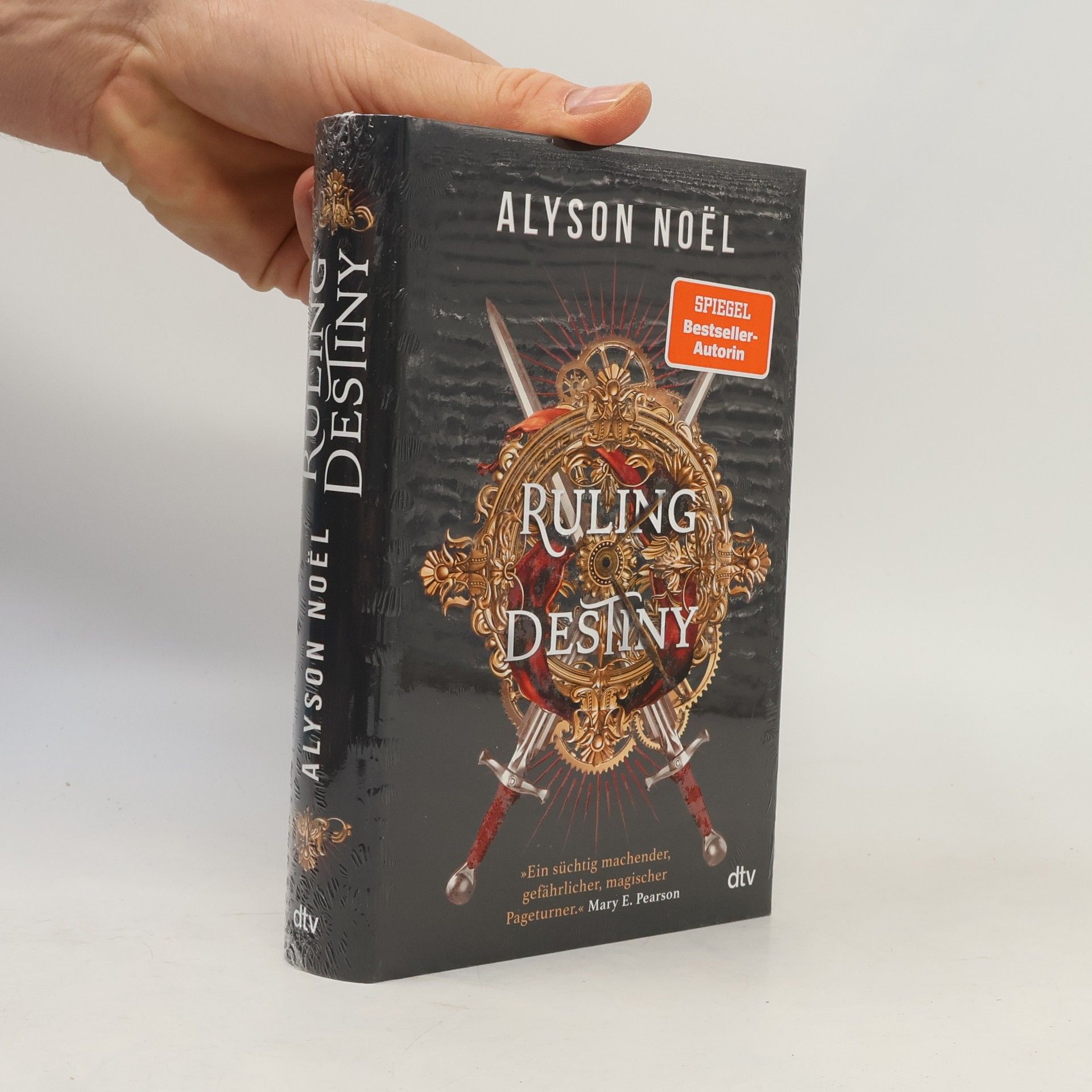 Alyson Noë͏l Ruling Destiny