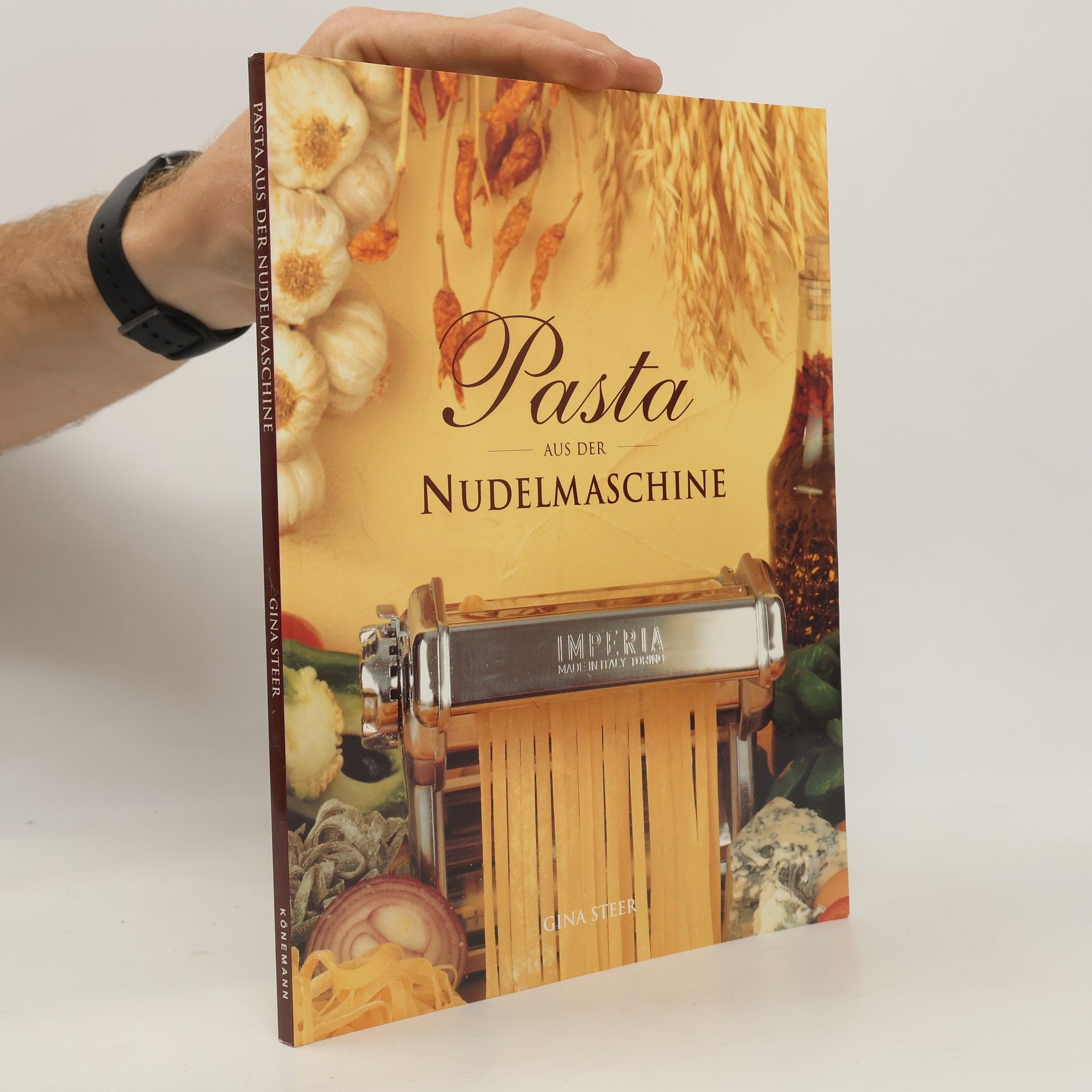 Gina Steer Pasta aus der Nudelmaschine