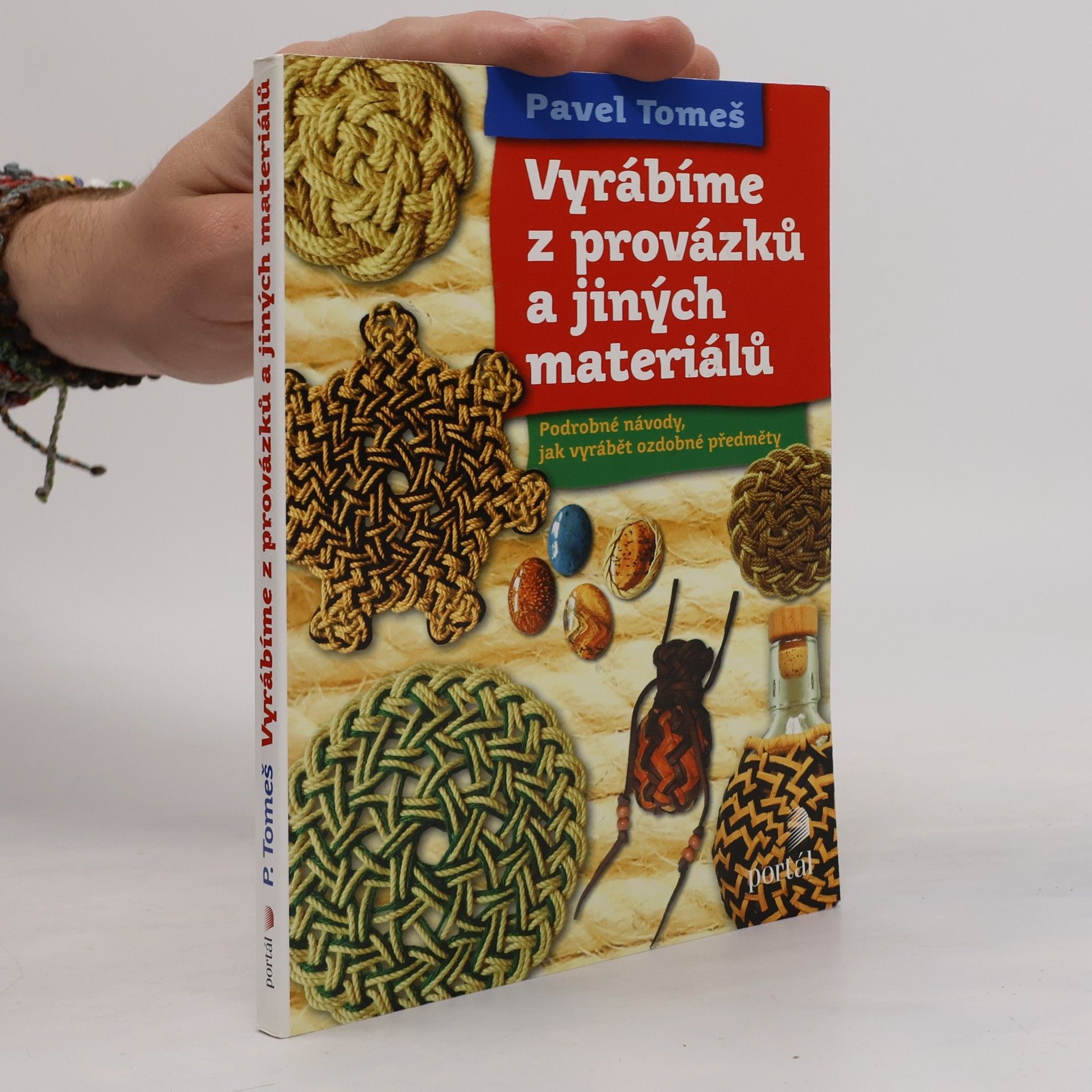 Pavel Tomeš Vyrábíme z provázků a jiných materiálů : podrobné návody, jak vyrábět zajímavé ozdobné předměty