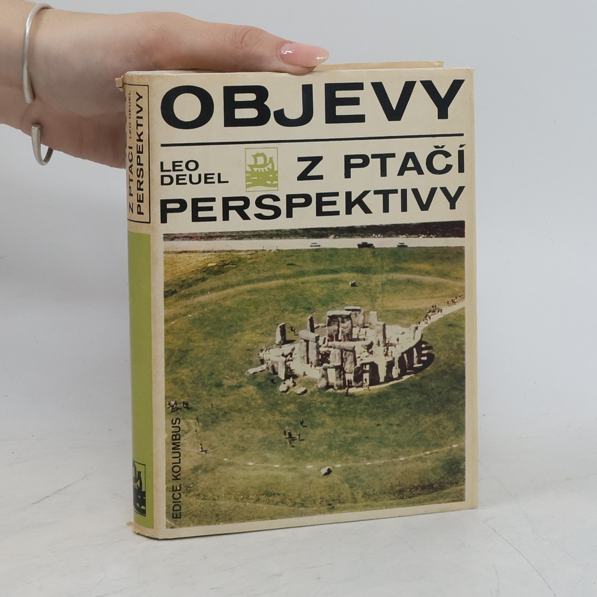 Leo Deuel Objevy z ptačí perspektivy