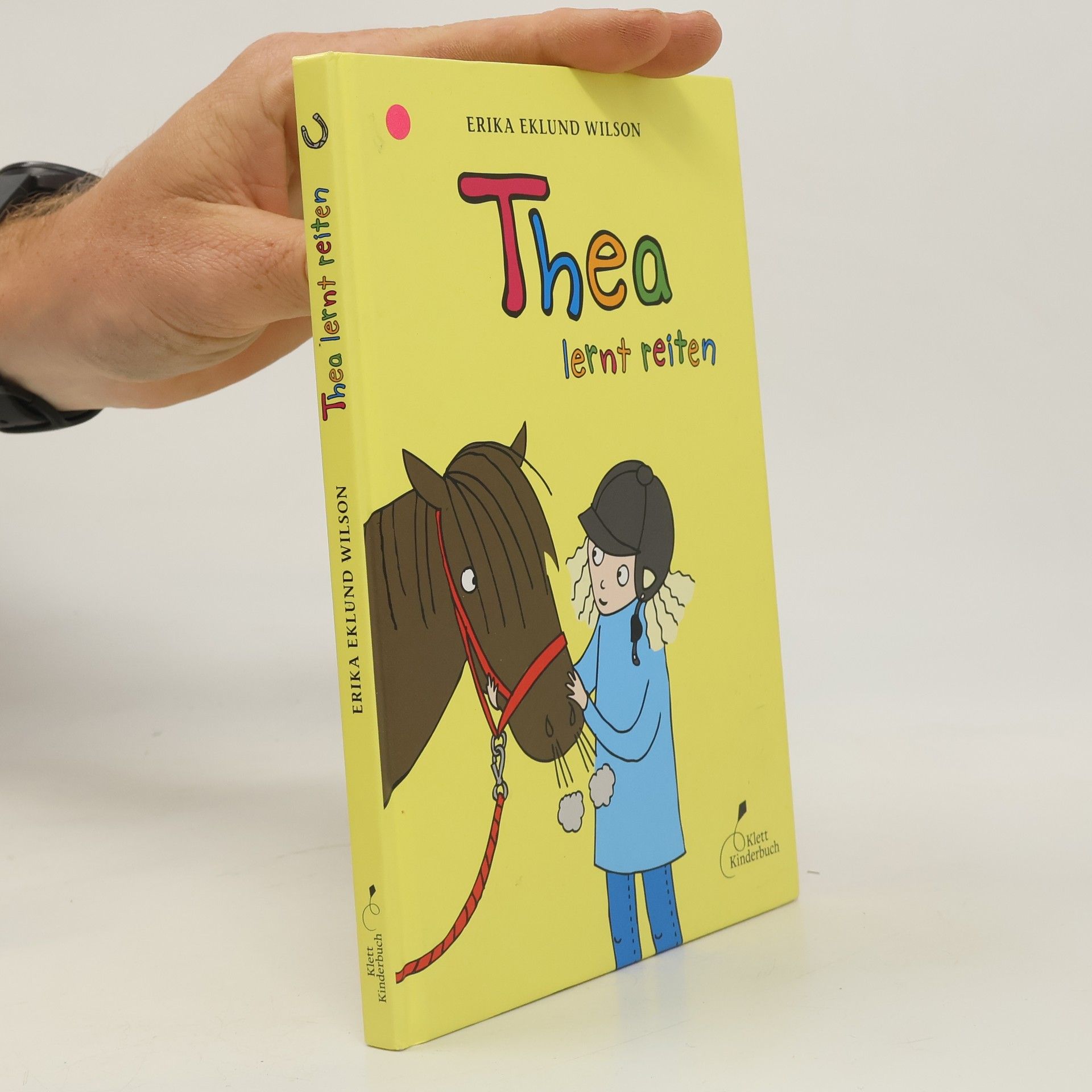 Erika Eklund Wilson Thea lernt reiten