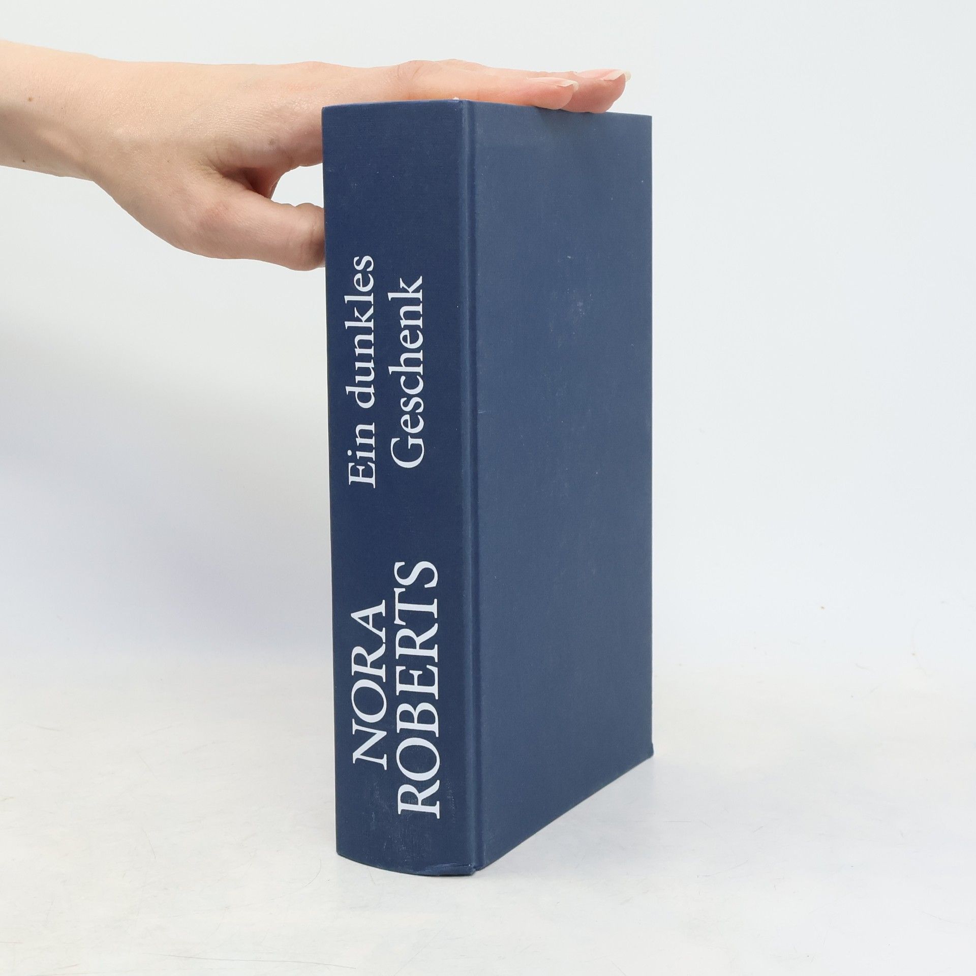 Nora Roberts Ein dunkles Geschenk