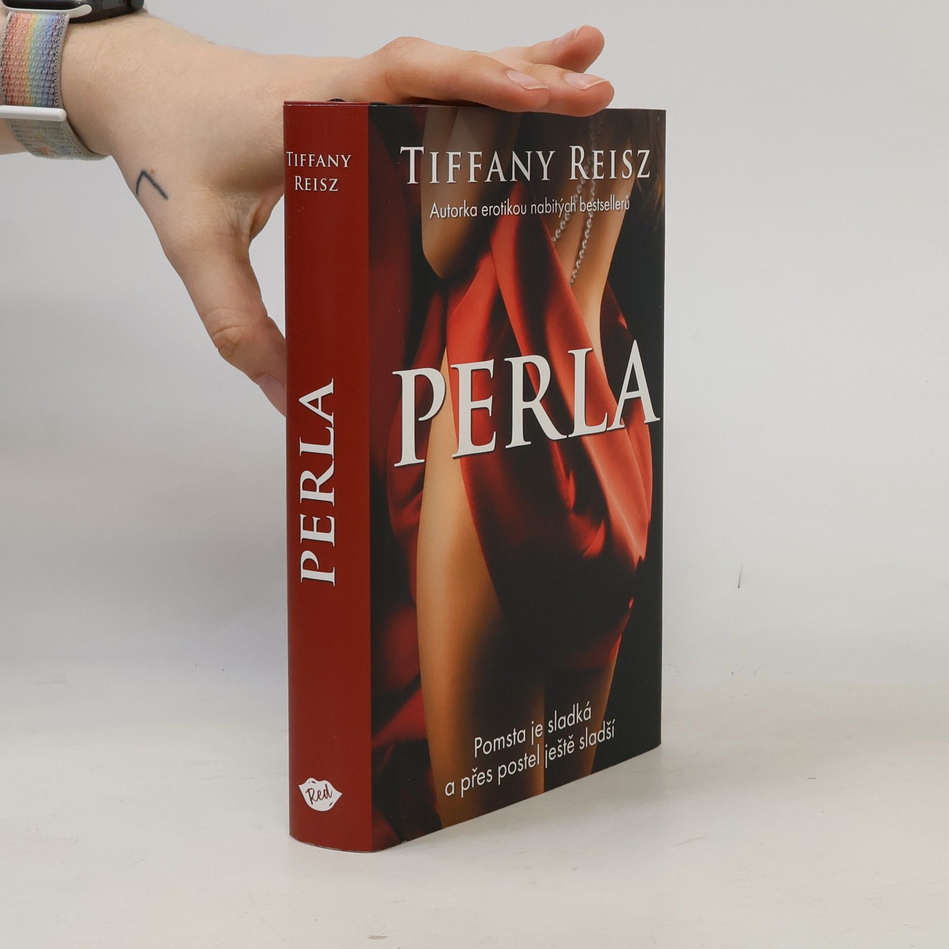 Tiffany Reisz Perla