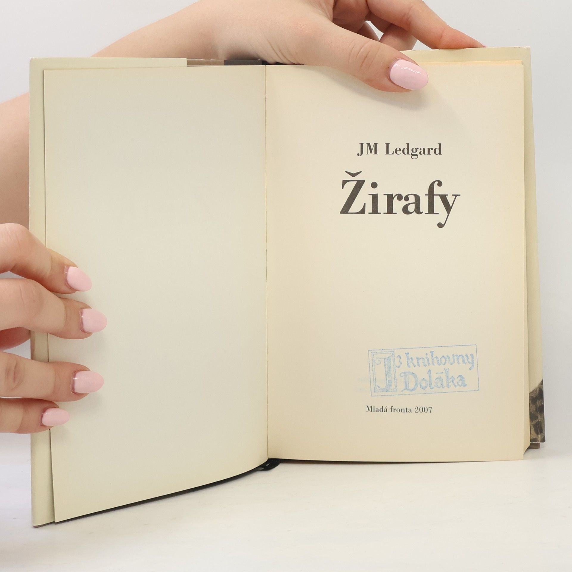 J.M. Ledgard Žirafy