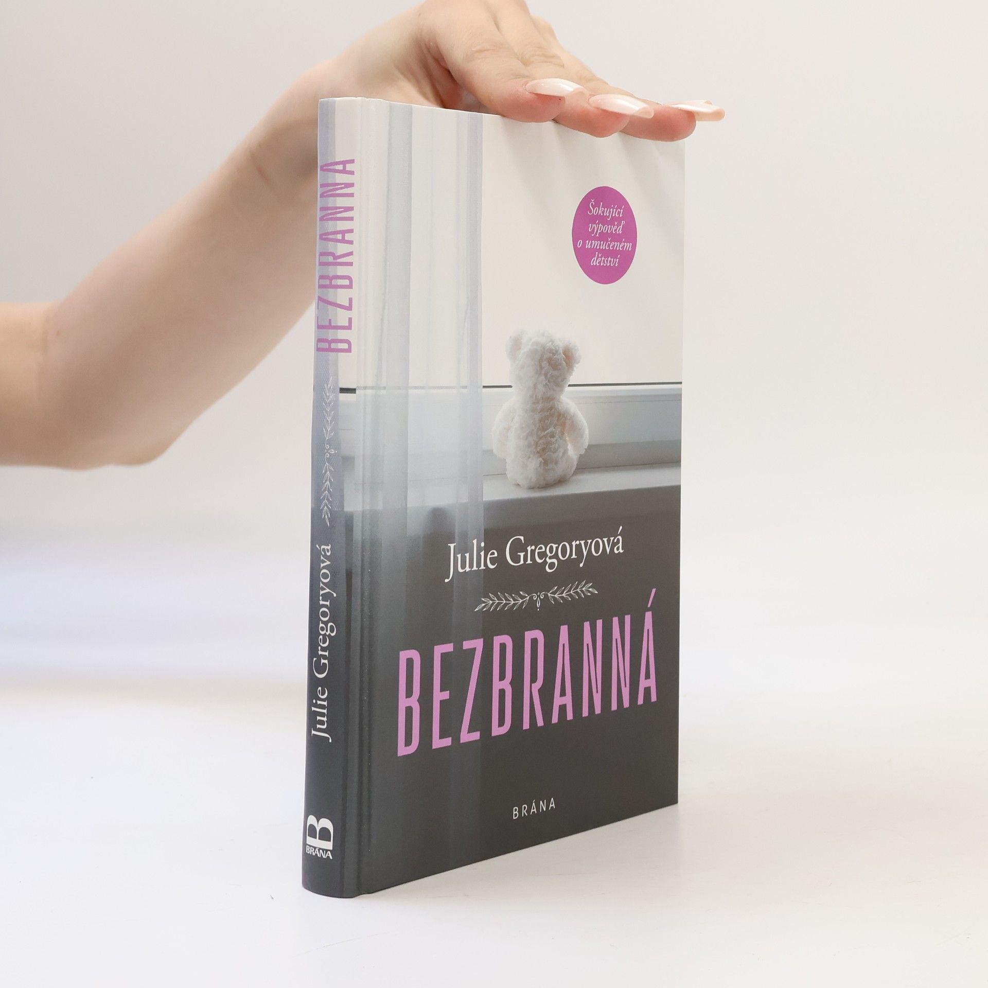 Julie Gregory Bezbranná