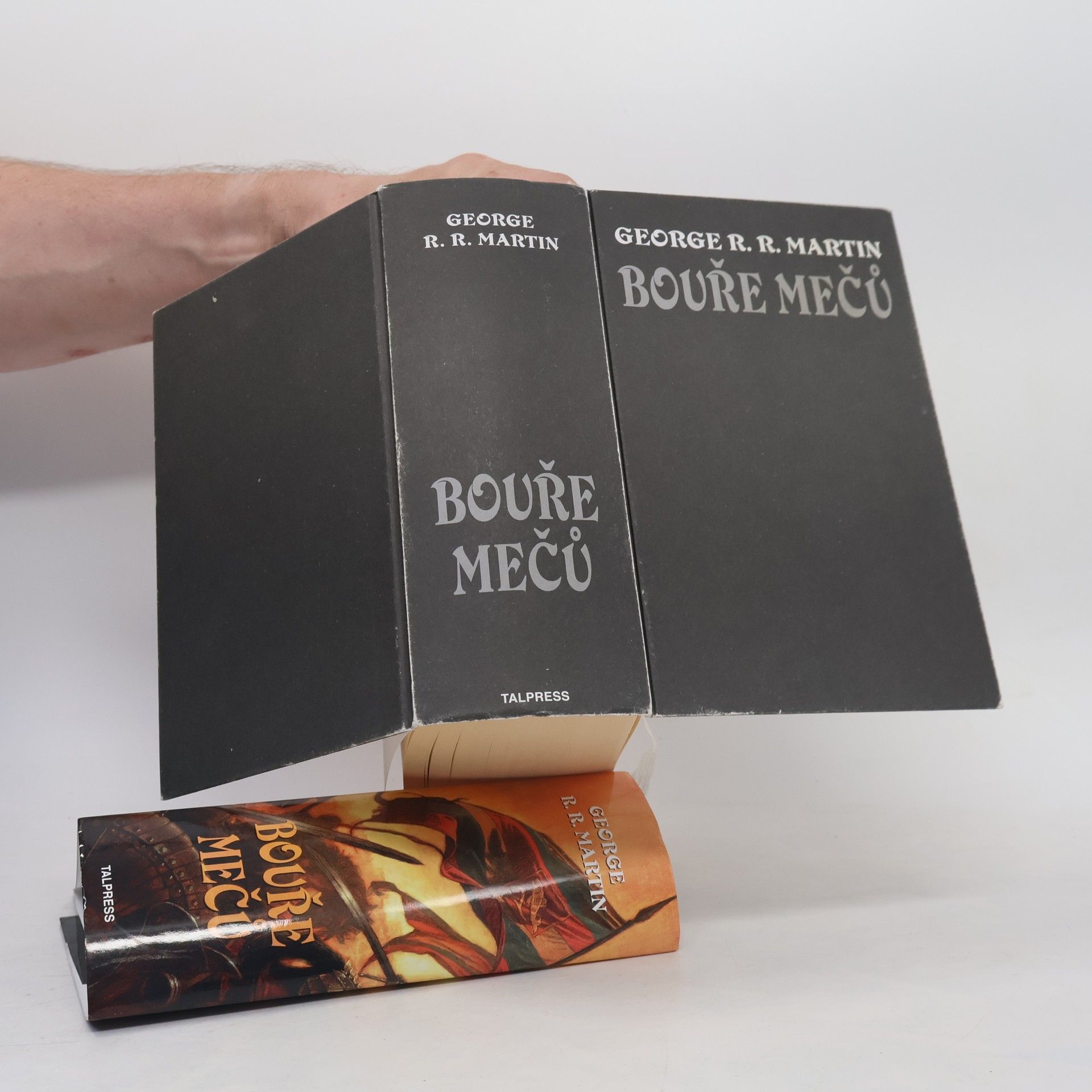 George R. R. Martin Bouře mečů