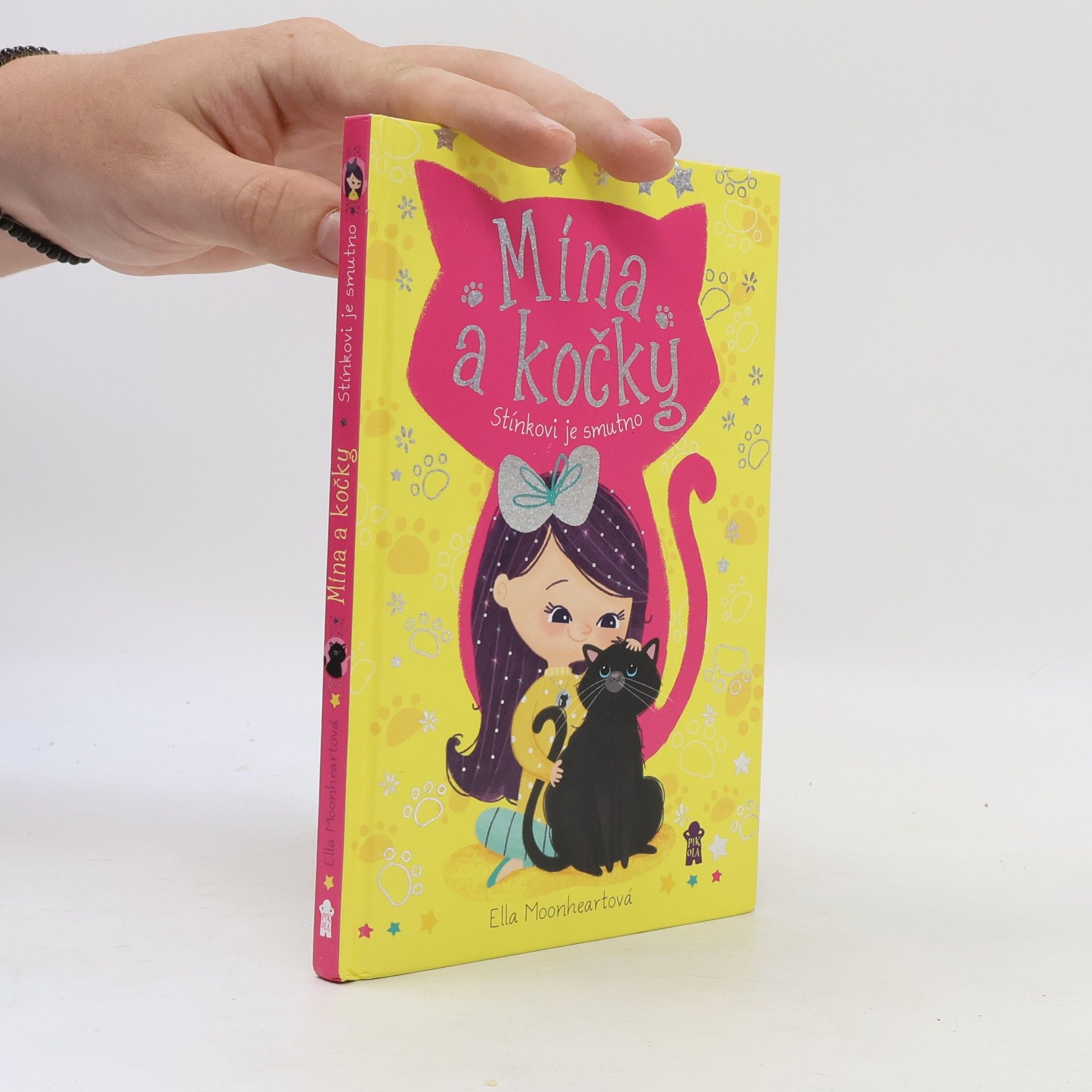 Ella Moonheart Mína a kočky. Stínkovi je smutno
