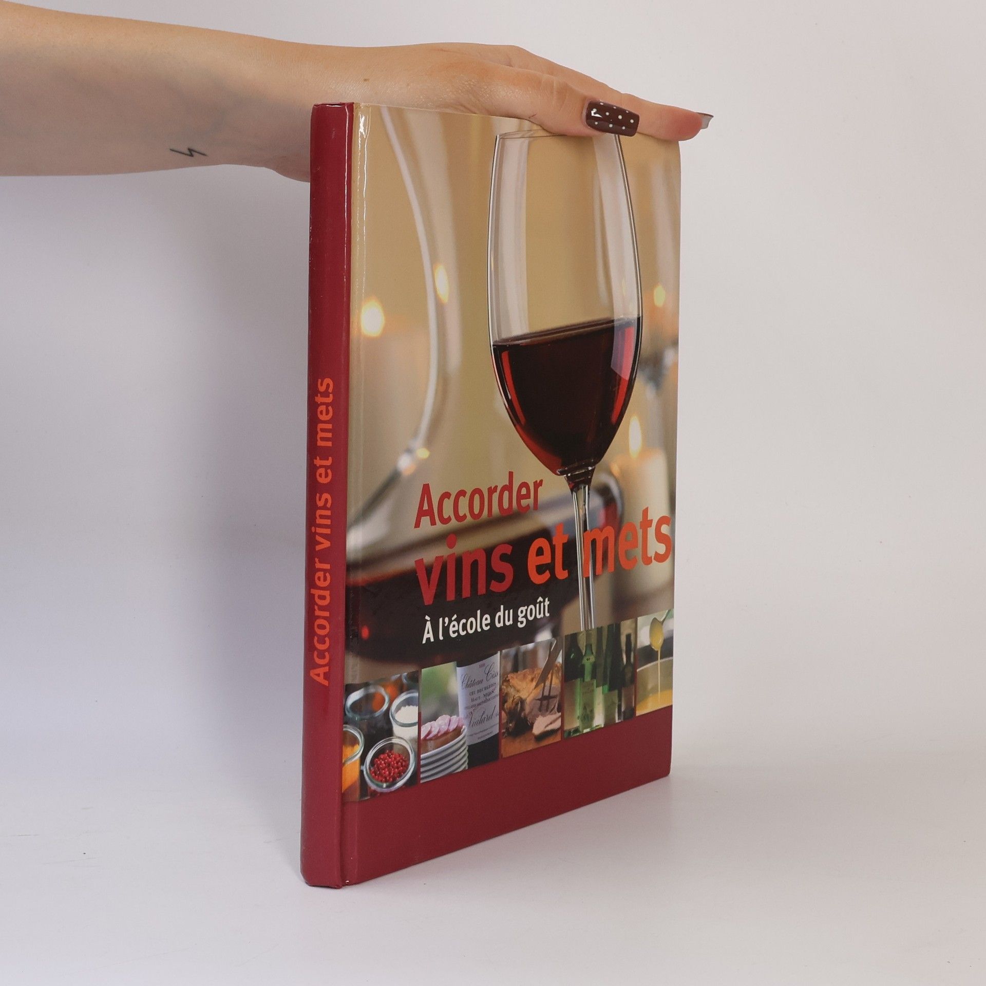 Kolektiv autorů Accorder vins et mets. À l'école du goût.