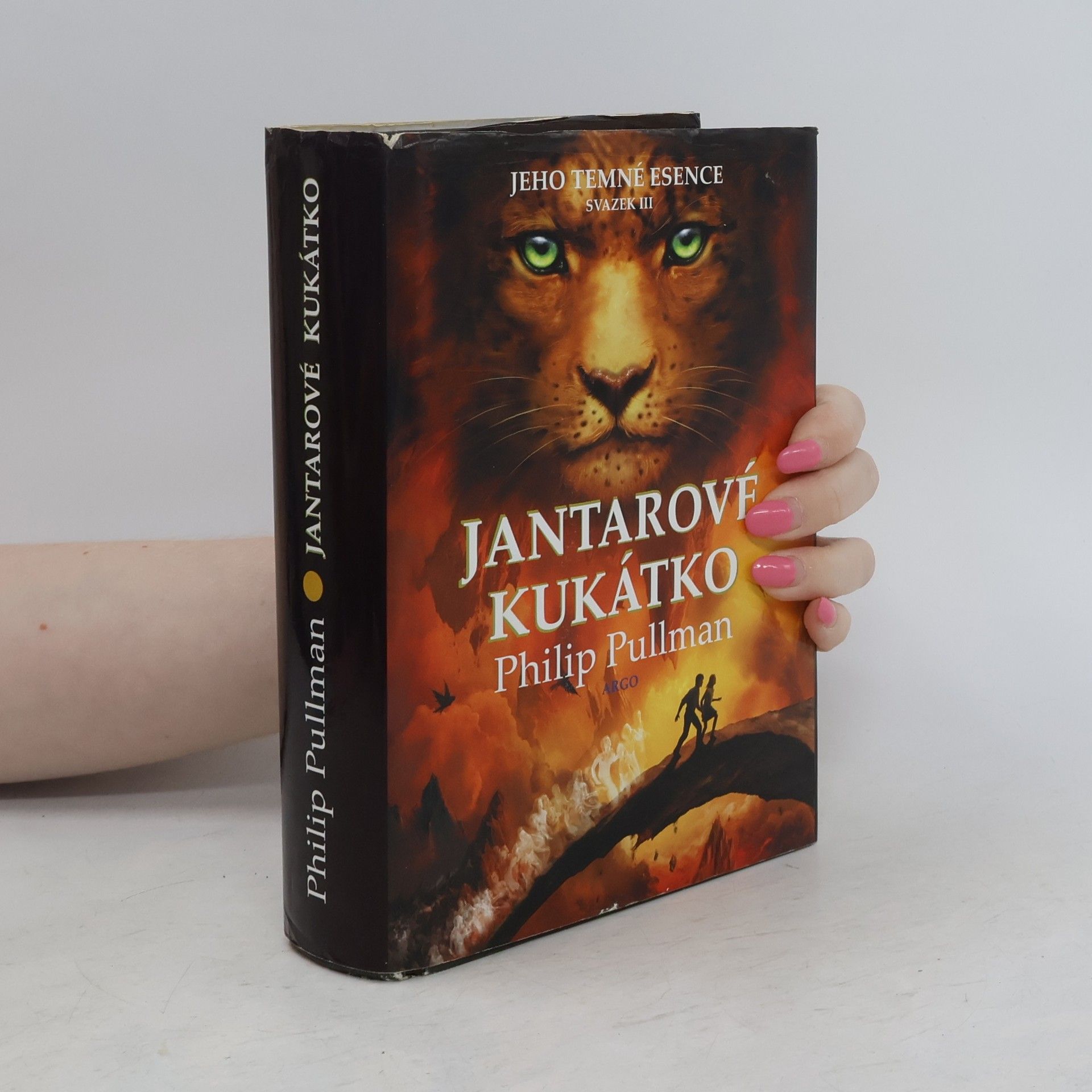 Philip Pullman Jeho temné esence. Svazek III, Jantarové kukátko