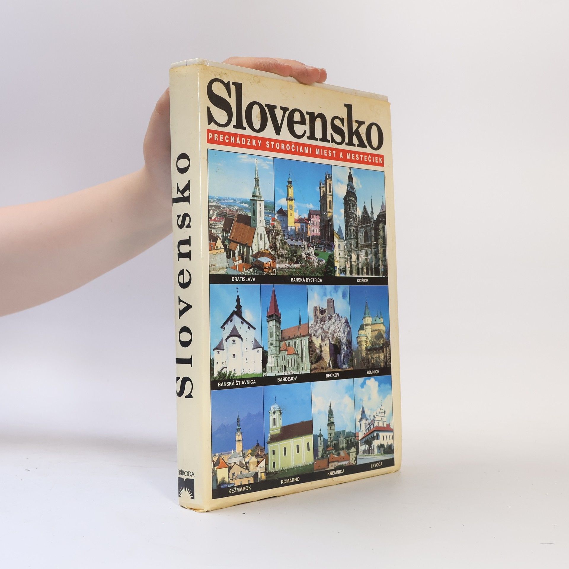 L'udmila Husovská Slovensko : prechádzky storočiami miest a mestečiek