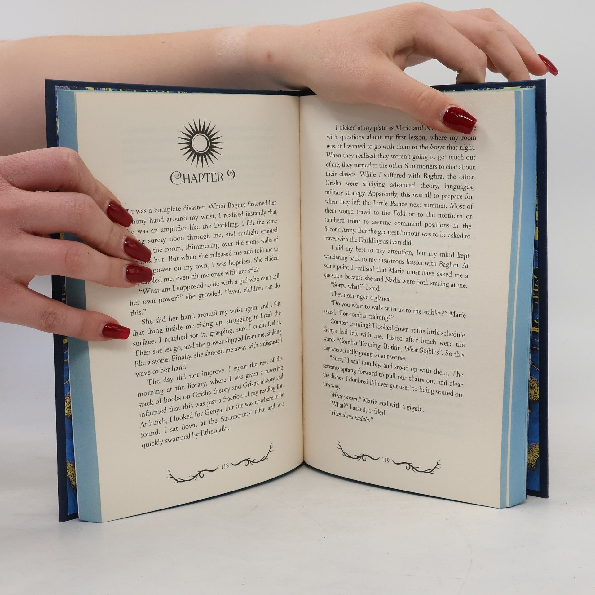 Leigh Bardugo Shadow and Bone