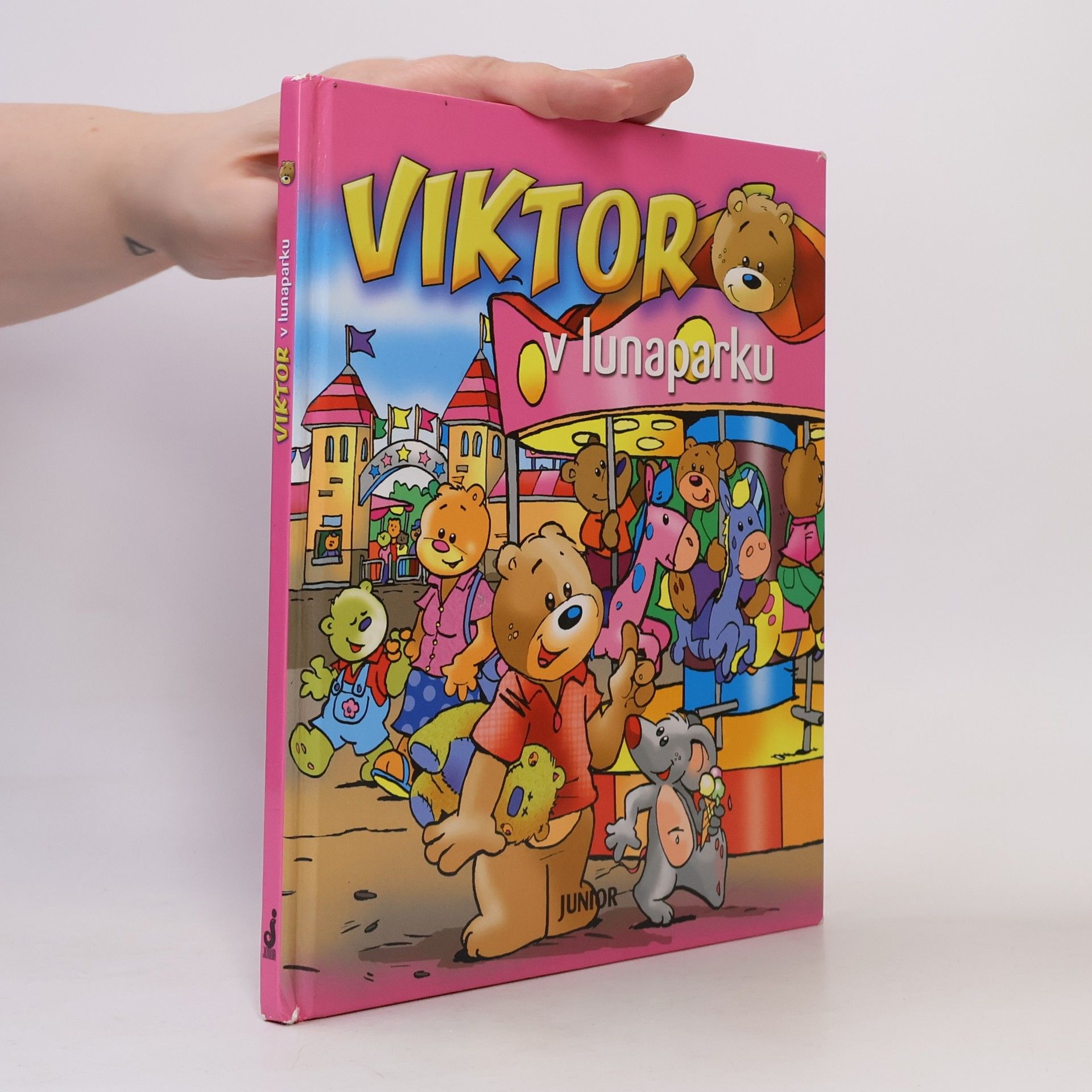 Otília Škvarnová Viktor v lunaparku