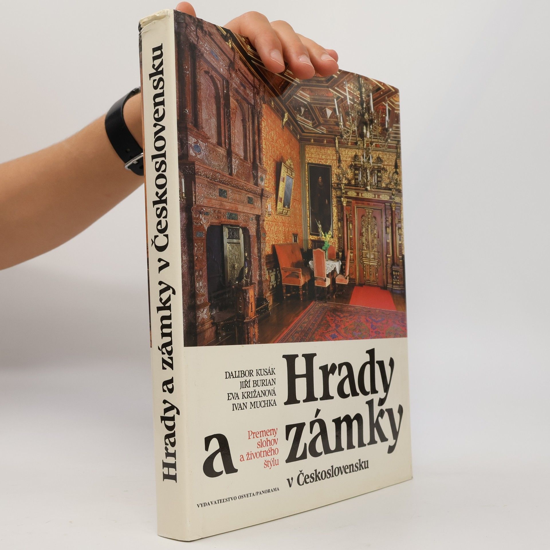 Hrady a zámky v Československu