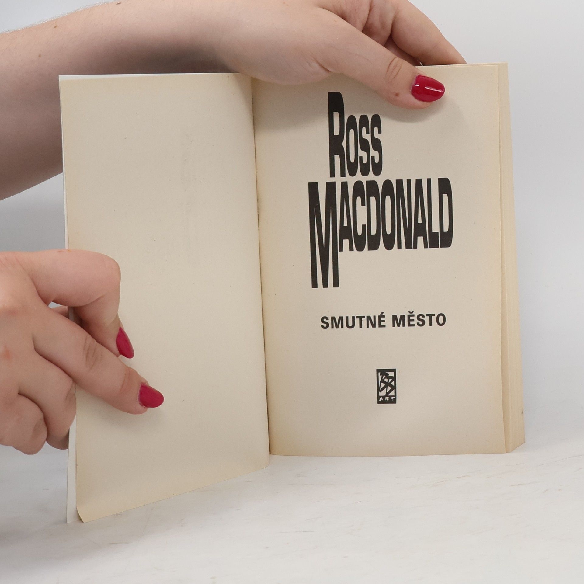 Ross Macdonald Smutné město
