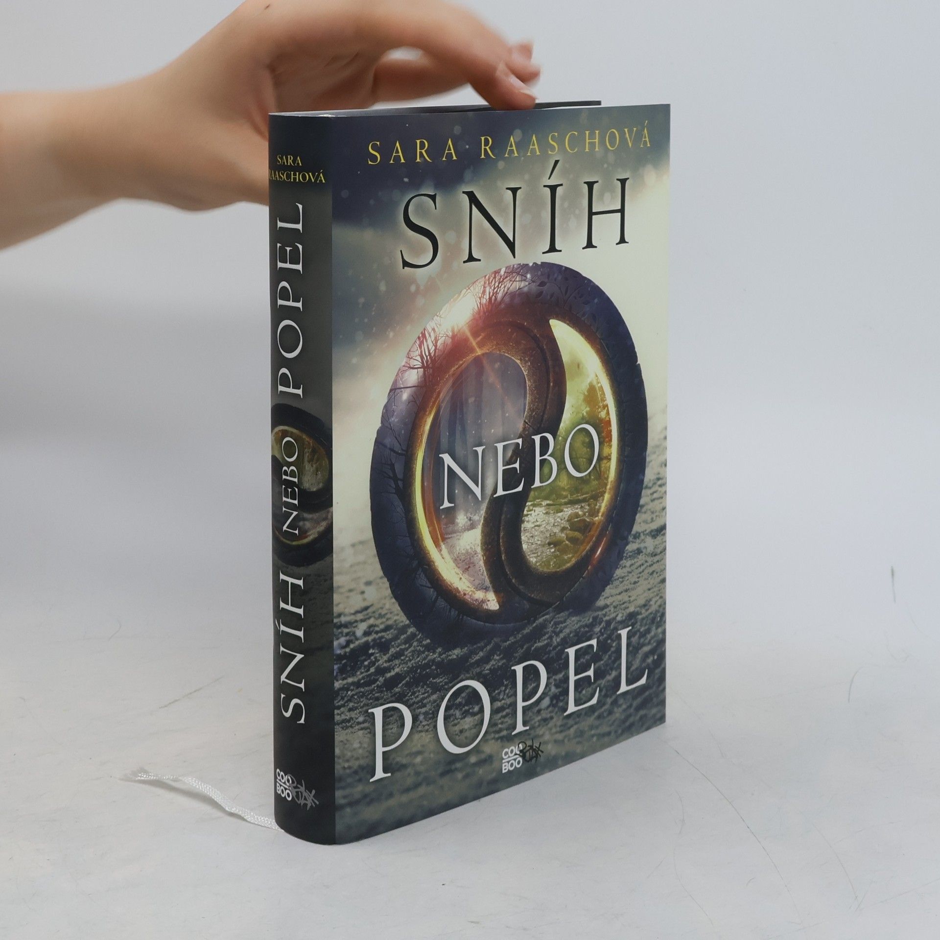Sara Raash Sníh nebo popel