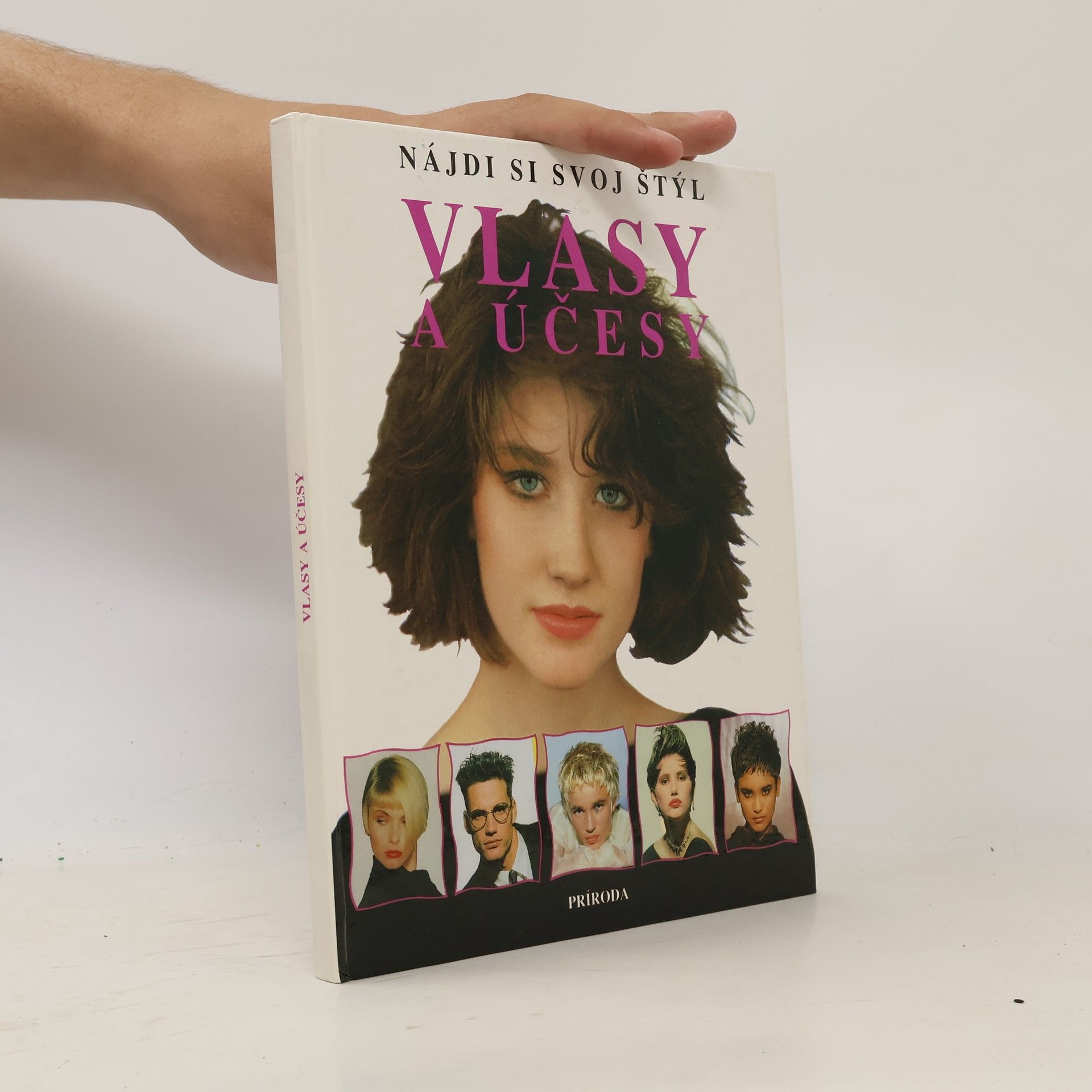 Paula Wood Vlasy a účesy