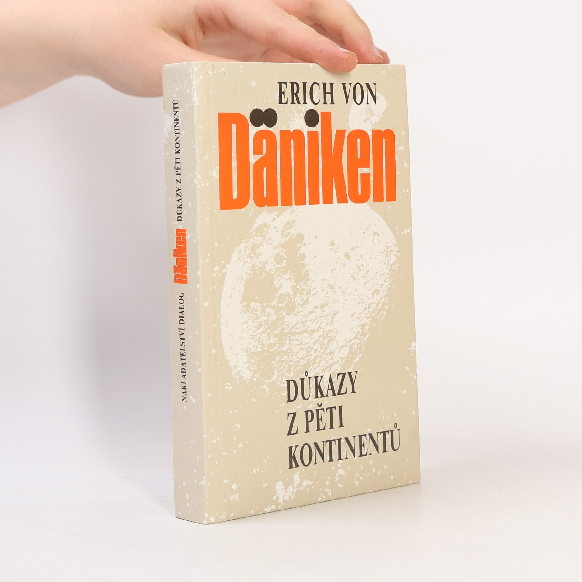 Erich von Däniken Důkazy z pěti kontinentů