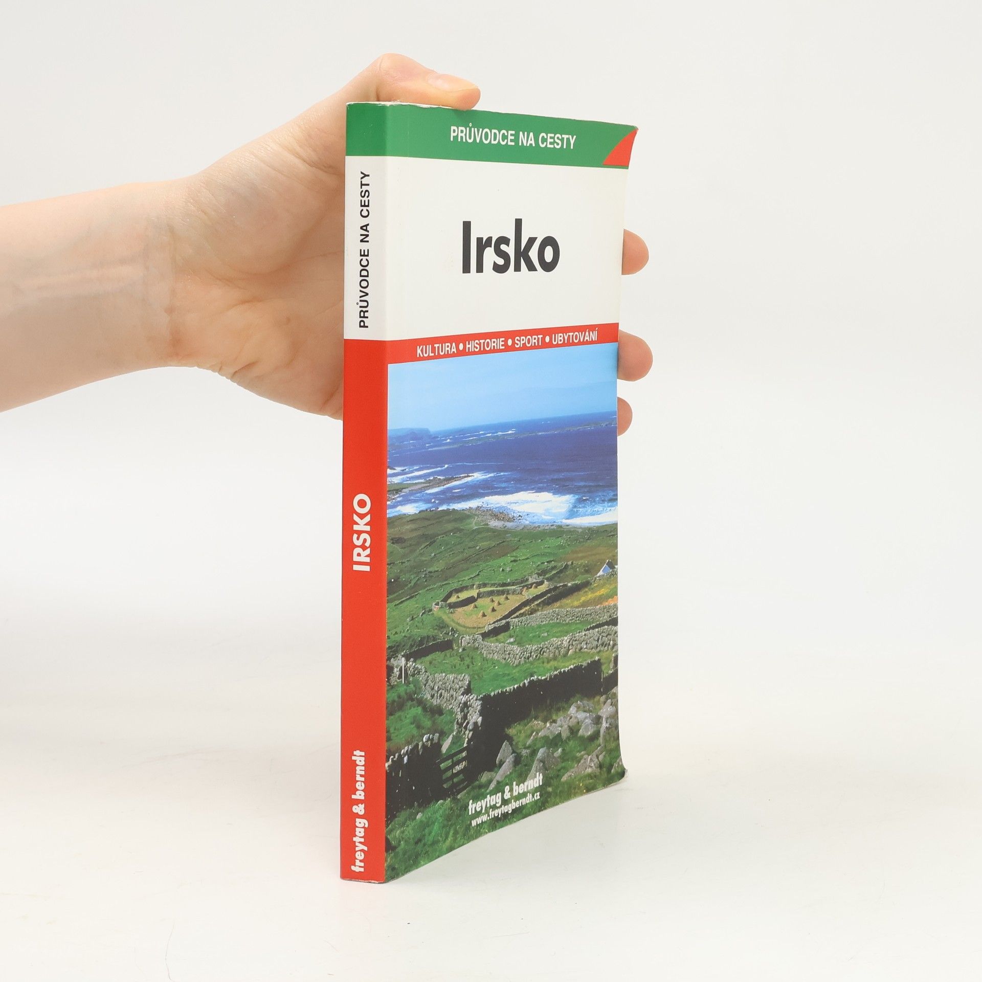 Jan Pergler Irsko. Podrobné a přehledné informace o historii, kultuře, přírodě a turistickém zázemí Norska. 136 barevných snímků, 1 přehledná mapa zemí, 8 map oblastí, 4 plány měst