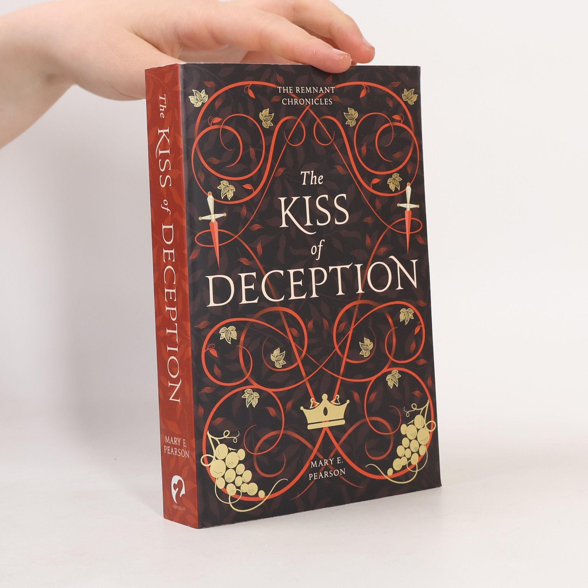 Mary E. Pearson The Kiss of Deception