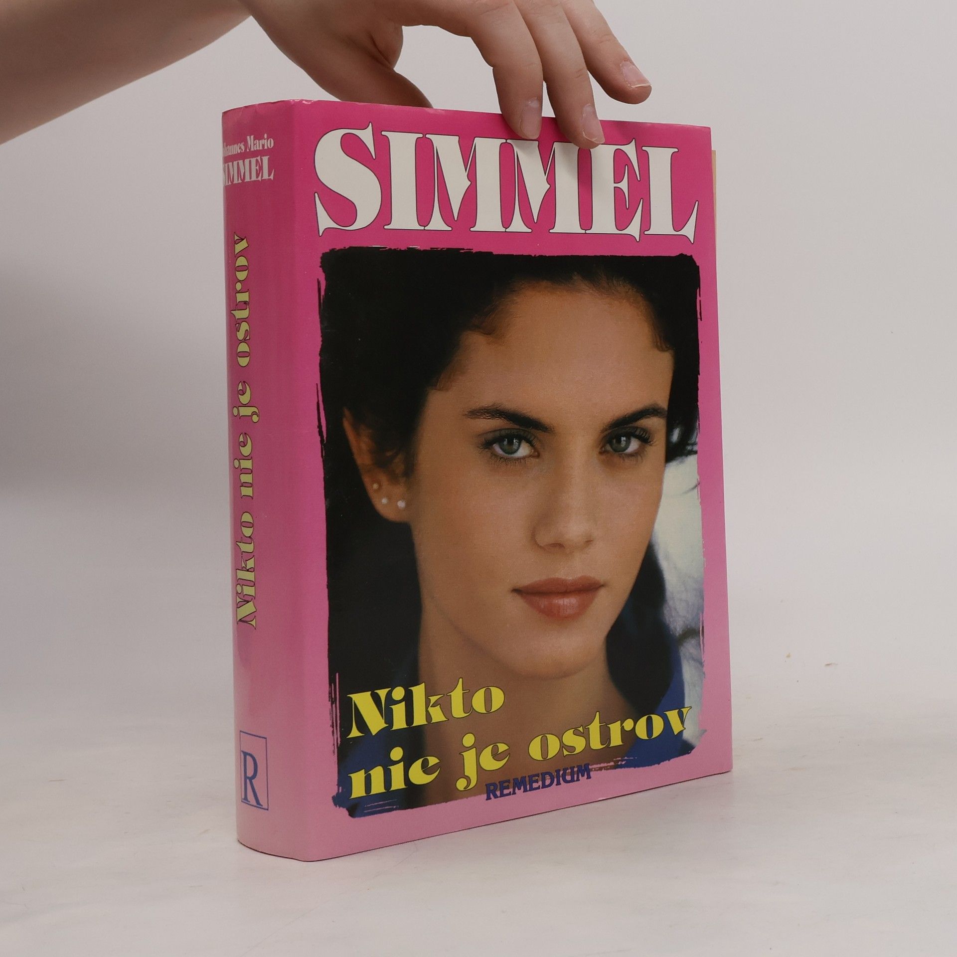 Johannes Mario Simmel Nikto nie je ostrov
