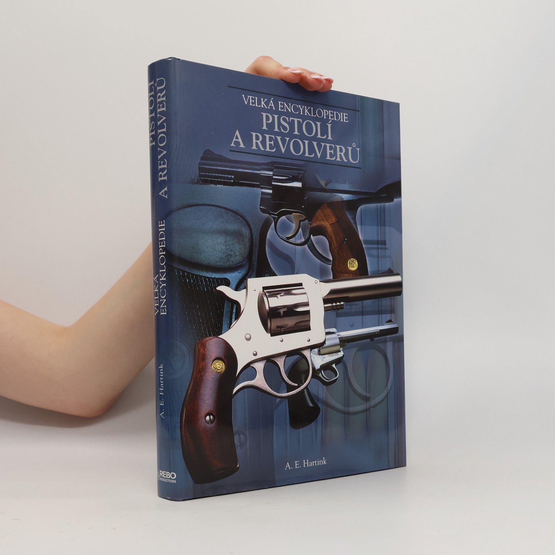 A. E. Hartink Velká encyklopedie pistolí a revolverů