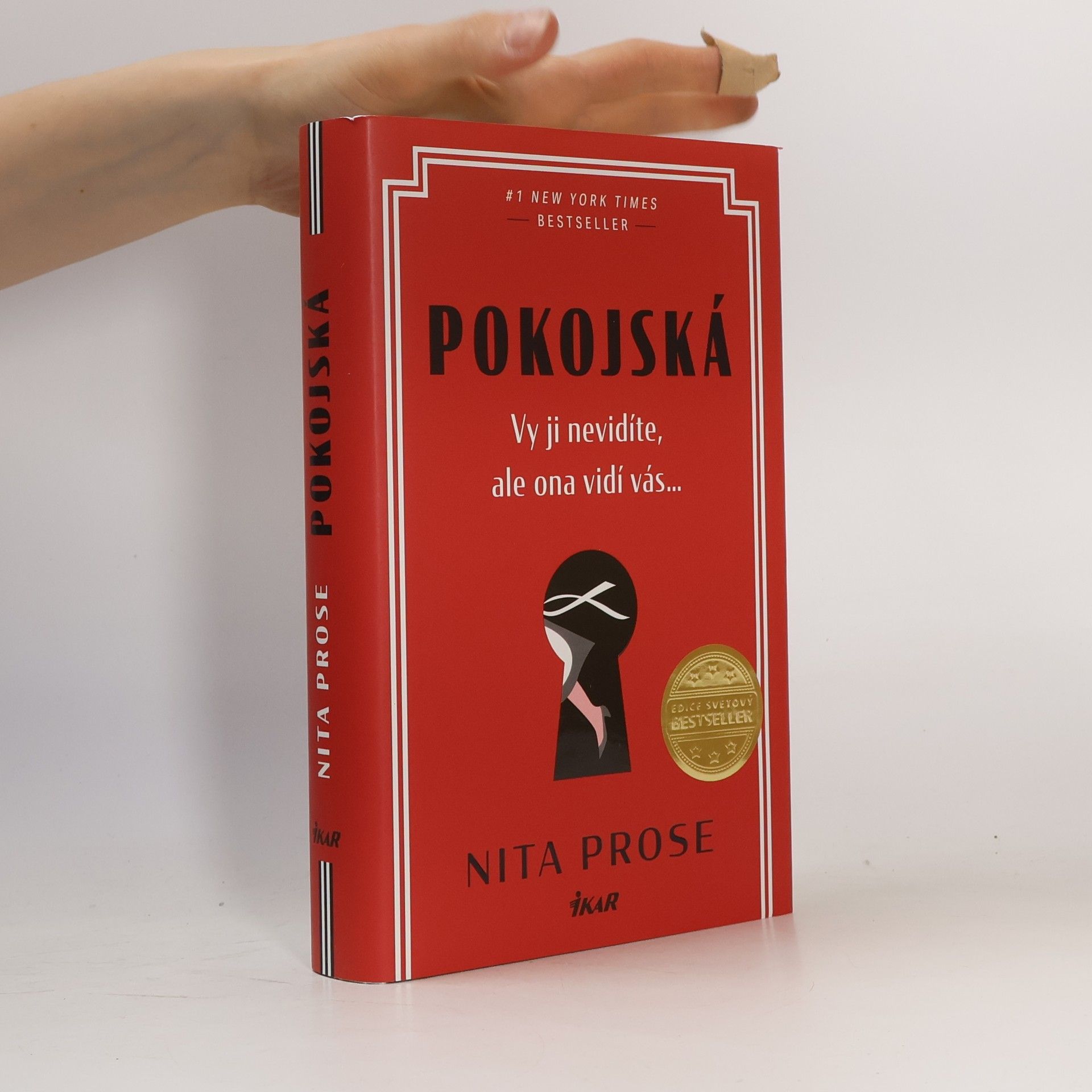 Nita Prose Pokojská: vy ji nevidíte, ale ona vidí vás...