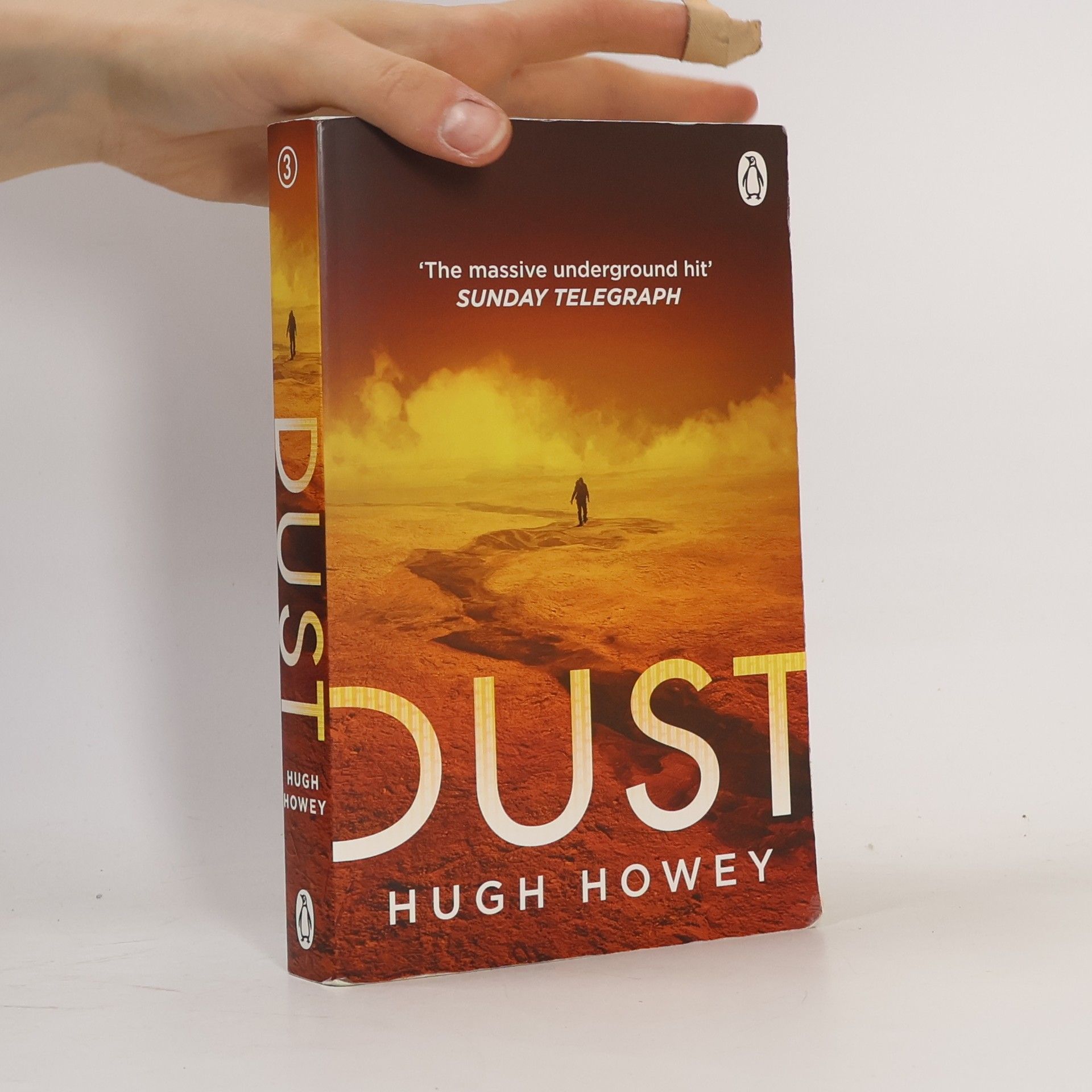 Hugh Howey Dust